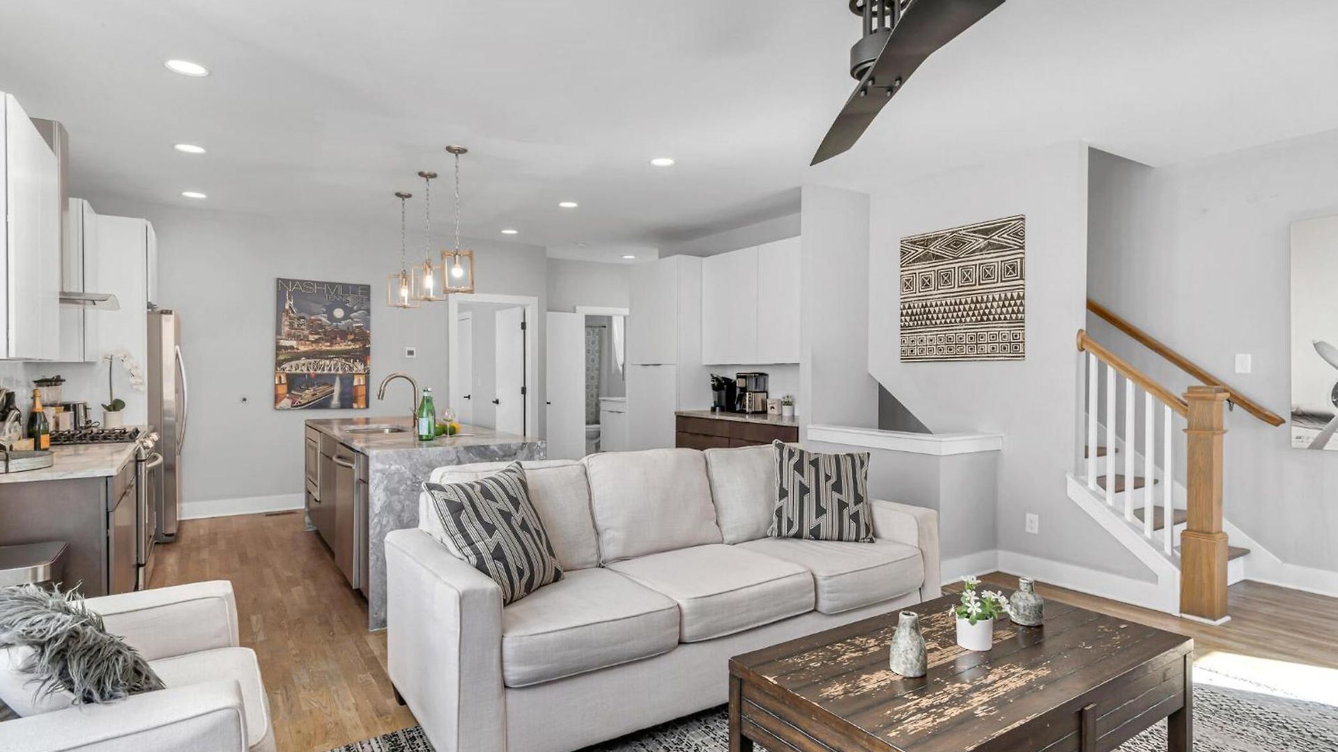 Spacious Close To Belmont Rooftop Holiday home *