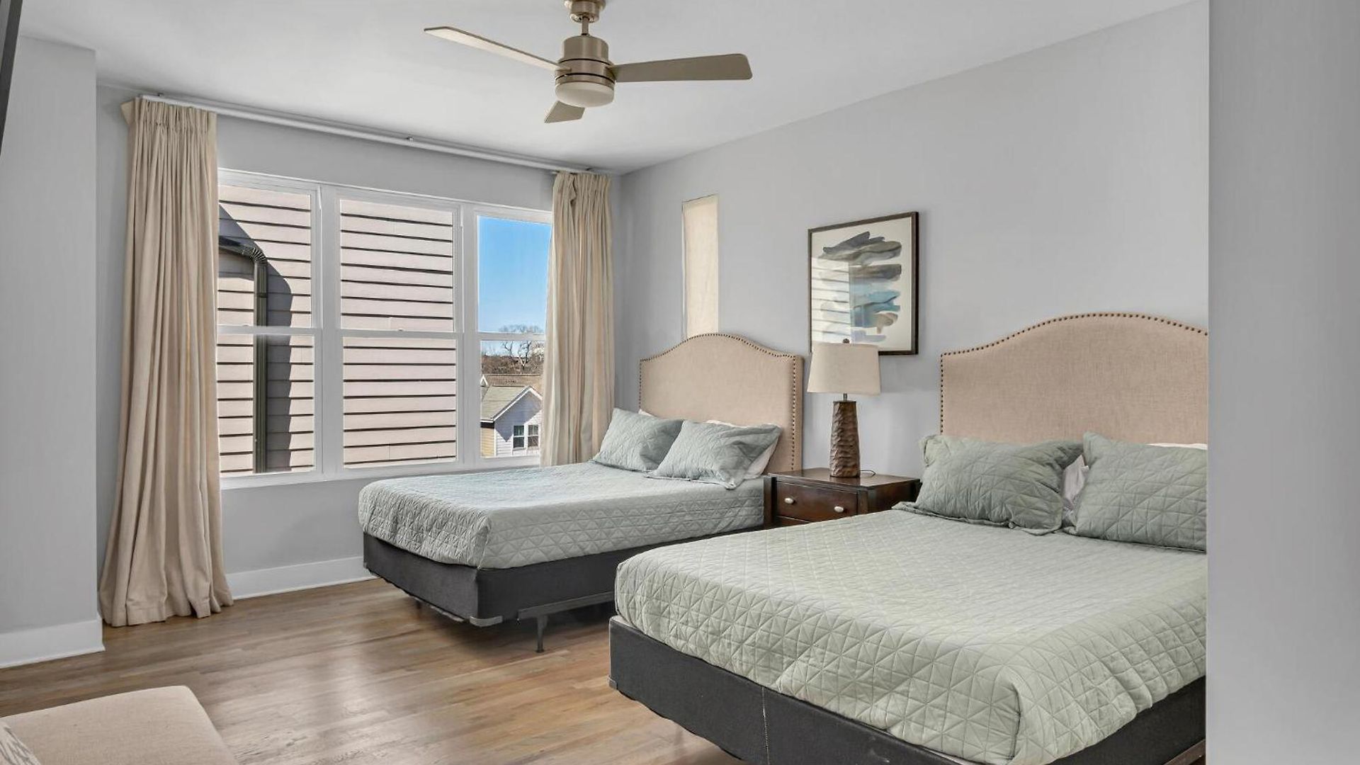 Spacious Close To Belmont Rooftop Holiday home