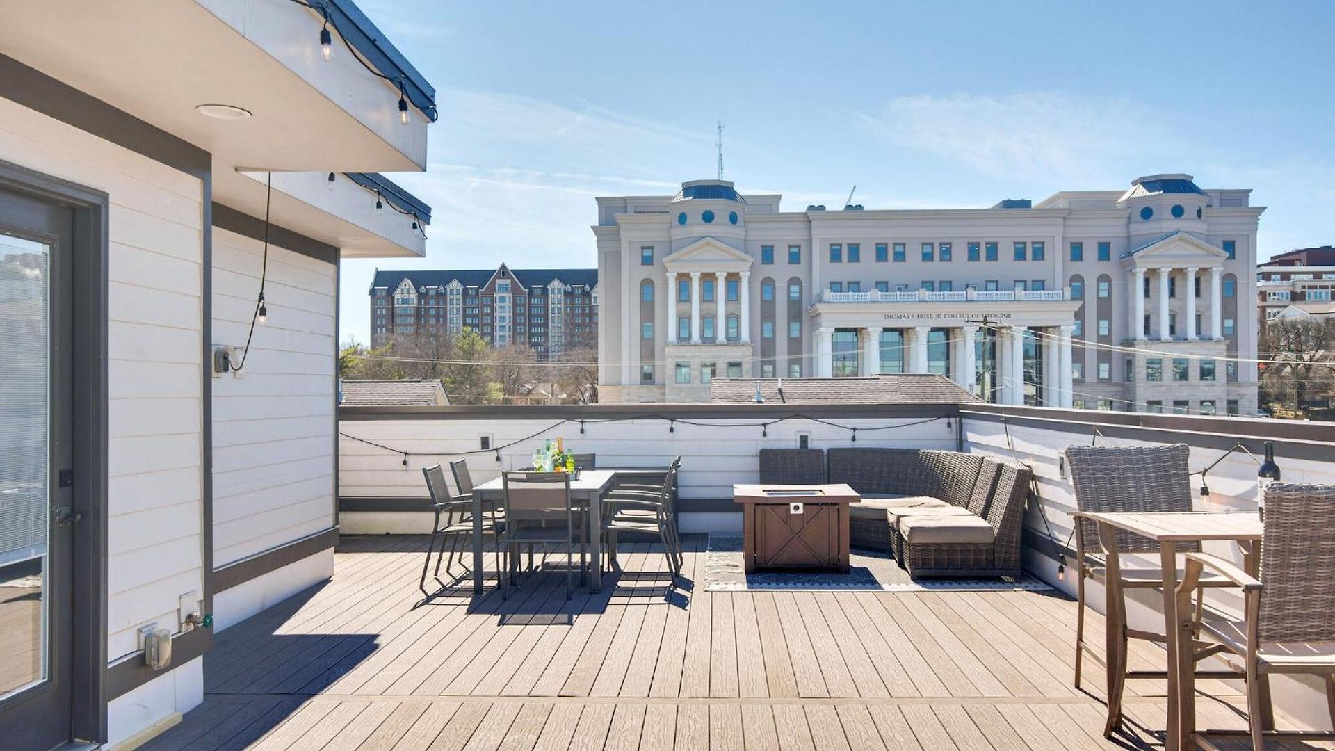 Spacious Close To Belmont Rooftop Holiday home Nashville