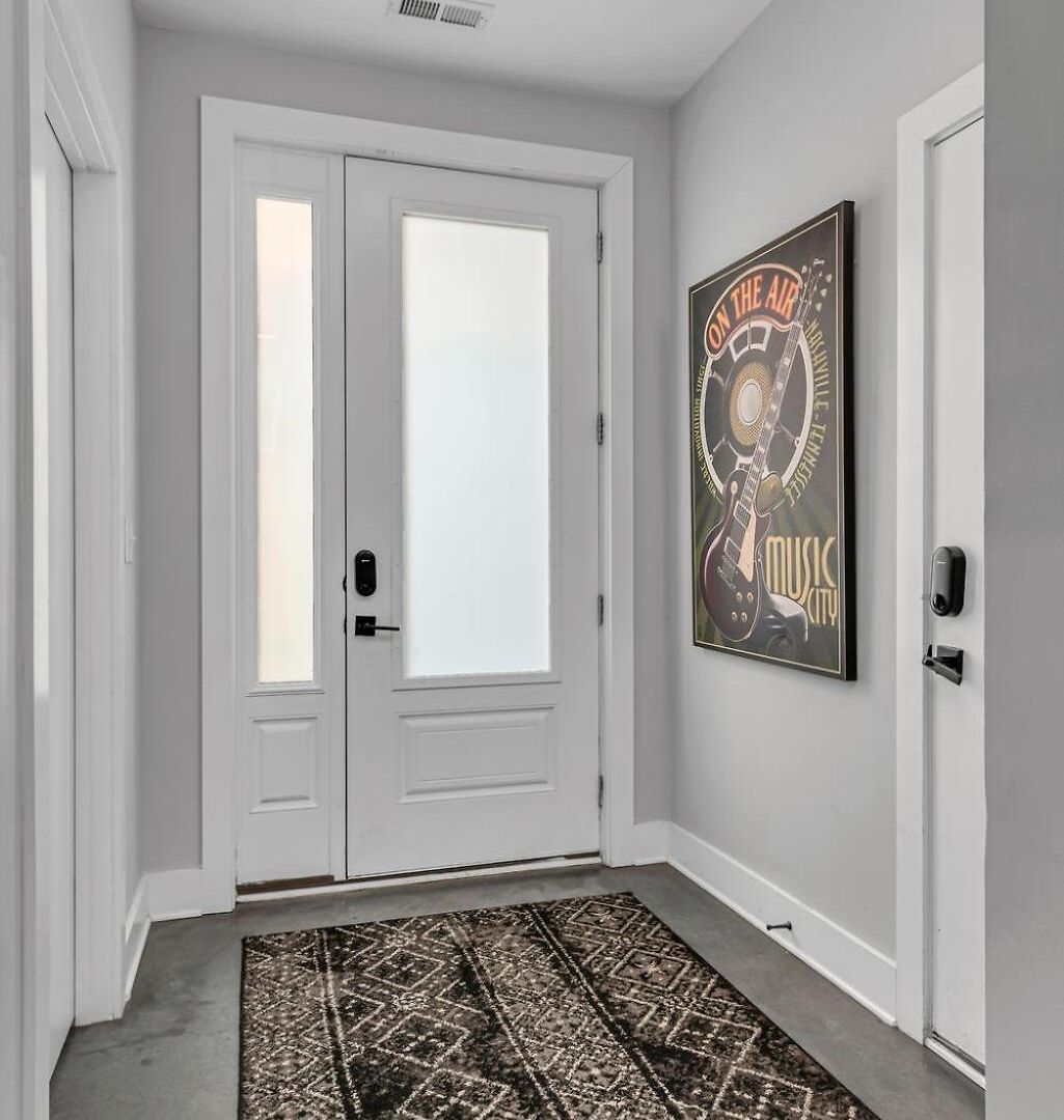 Spacious Close To Belmont Rooftop Holiday home *