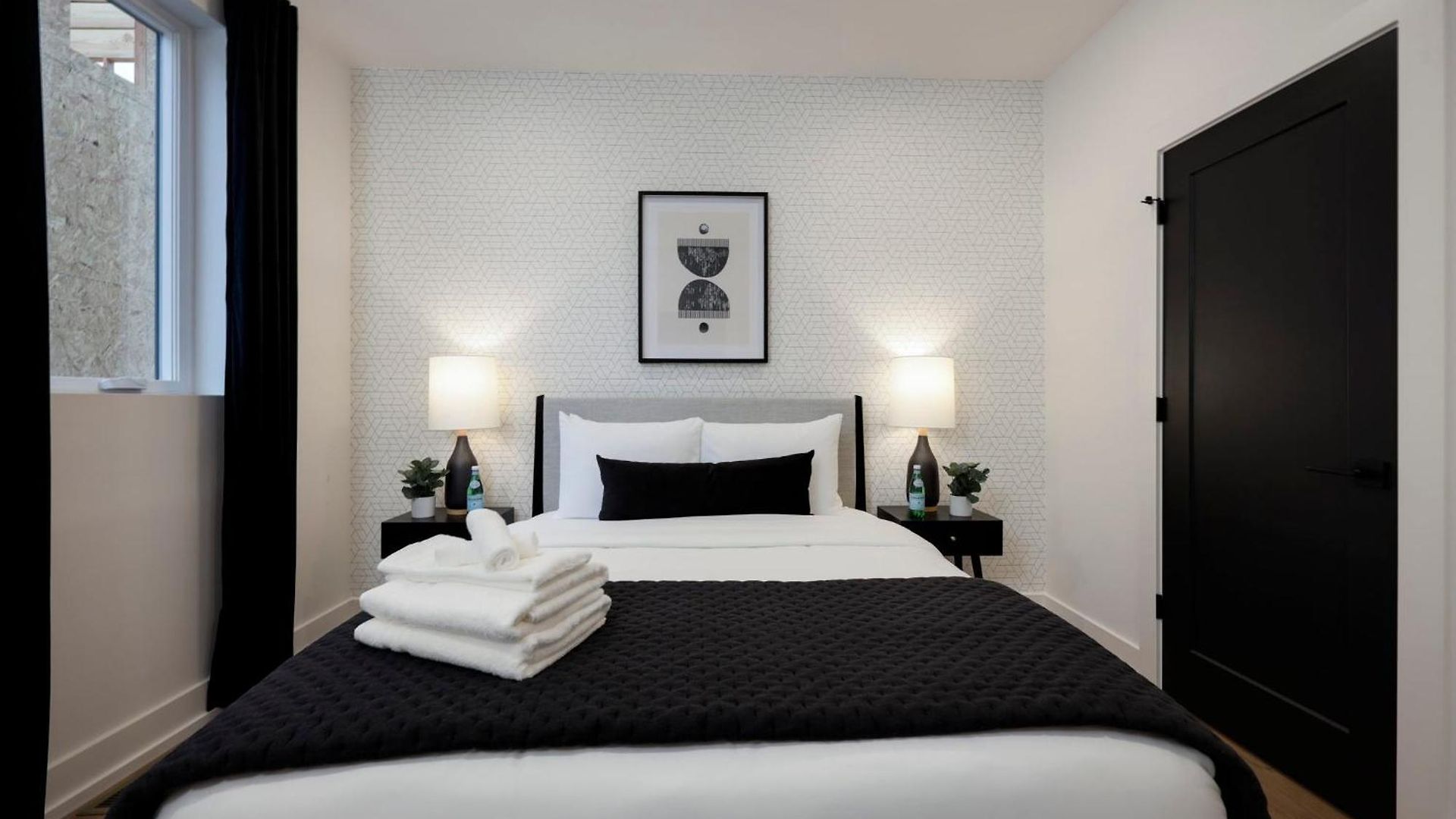 Skyline Luxury - Rooftop Deck- King Suites-garage Holiday home *