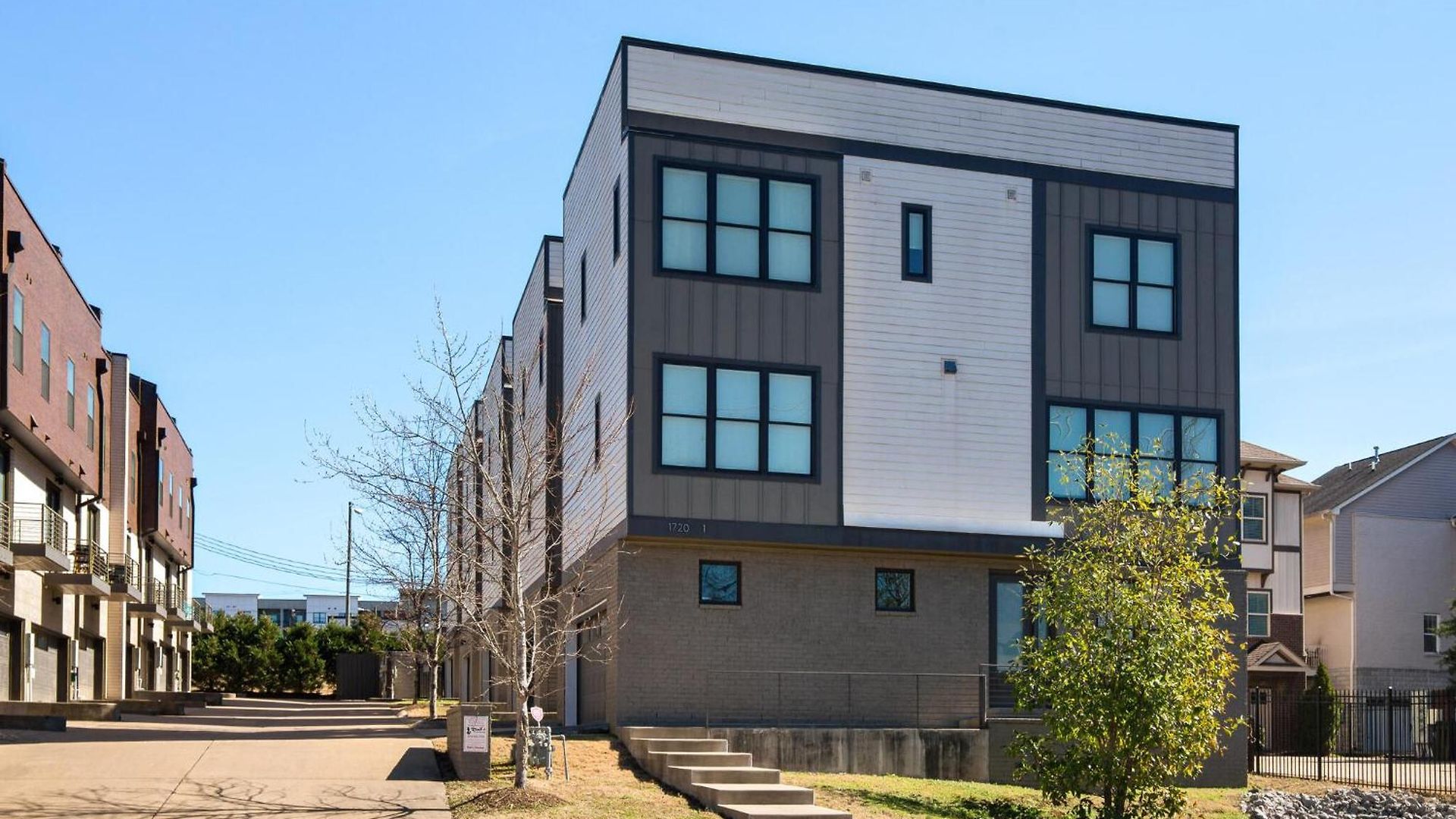 Spacious Close To Belmont Rooftop Holiday home