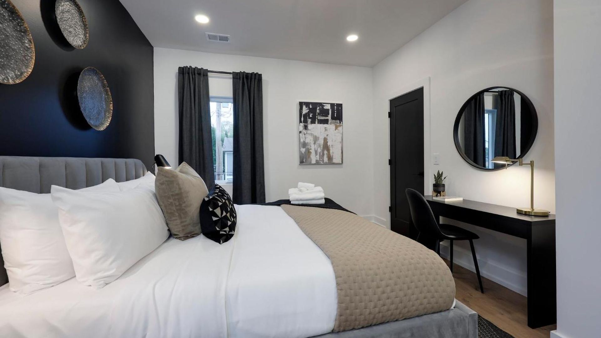 Holiday home Skyline Luxury - Rooftop Deck- King Suites-garage