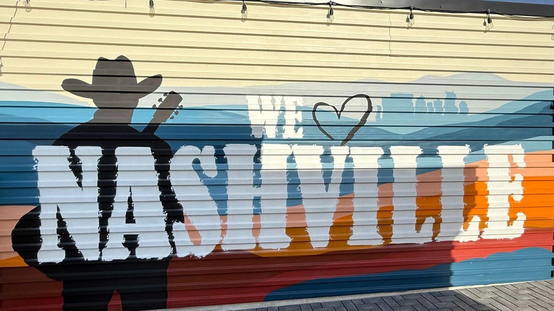 Honky Tonk Hangout - Minutes To Downtown - Rooftop Holiday home *