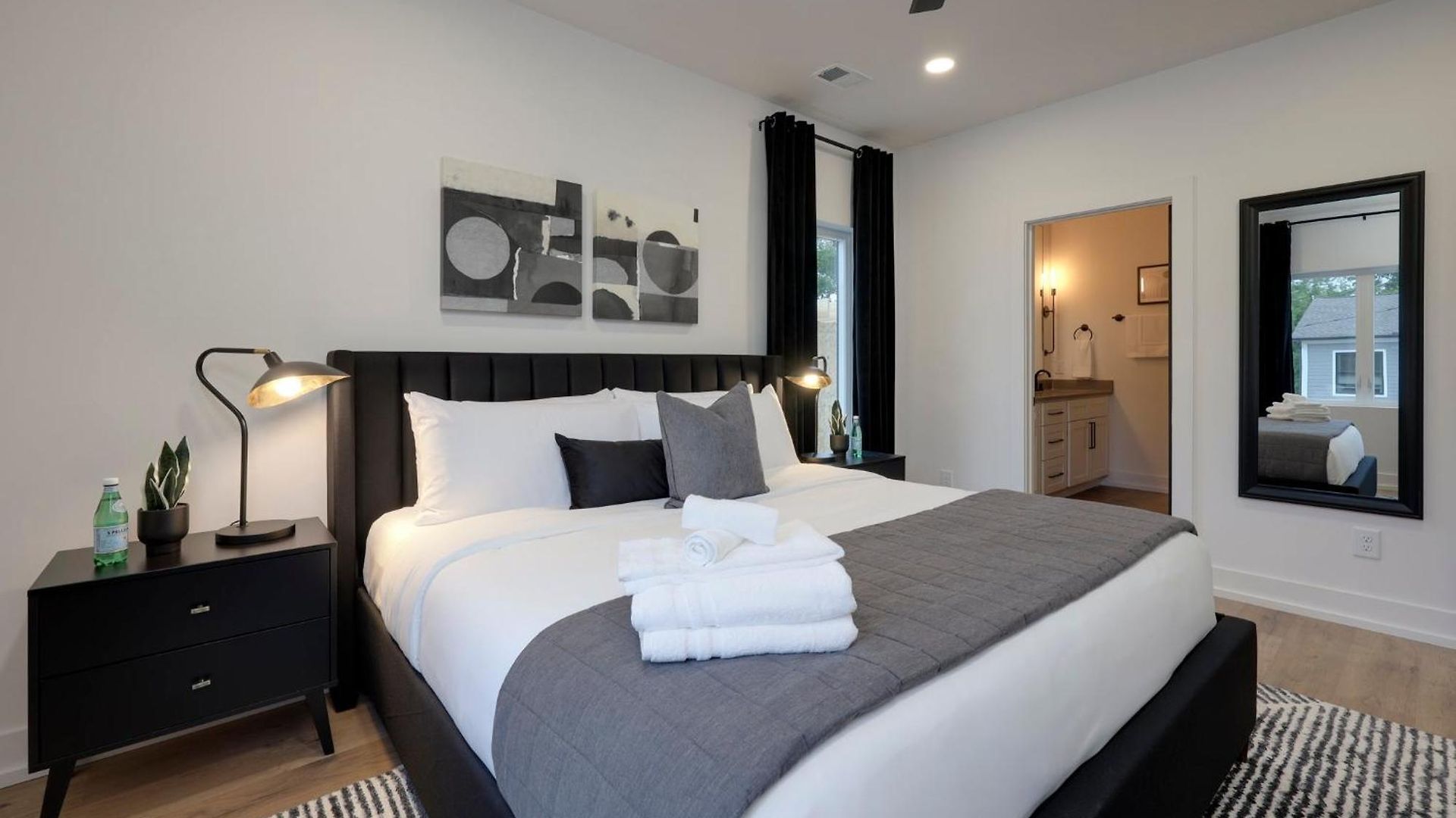 Skyline Luxury - Rooftop Deck- King Suites-garage Holiday home *