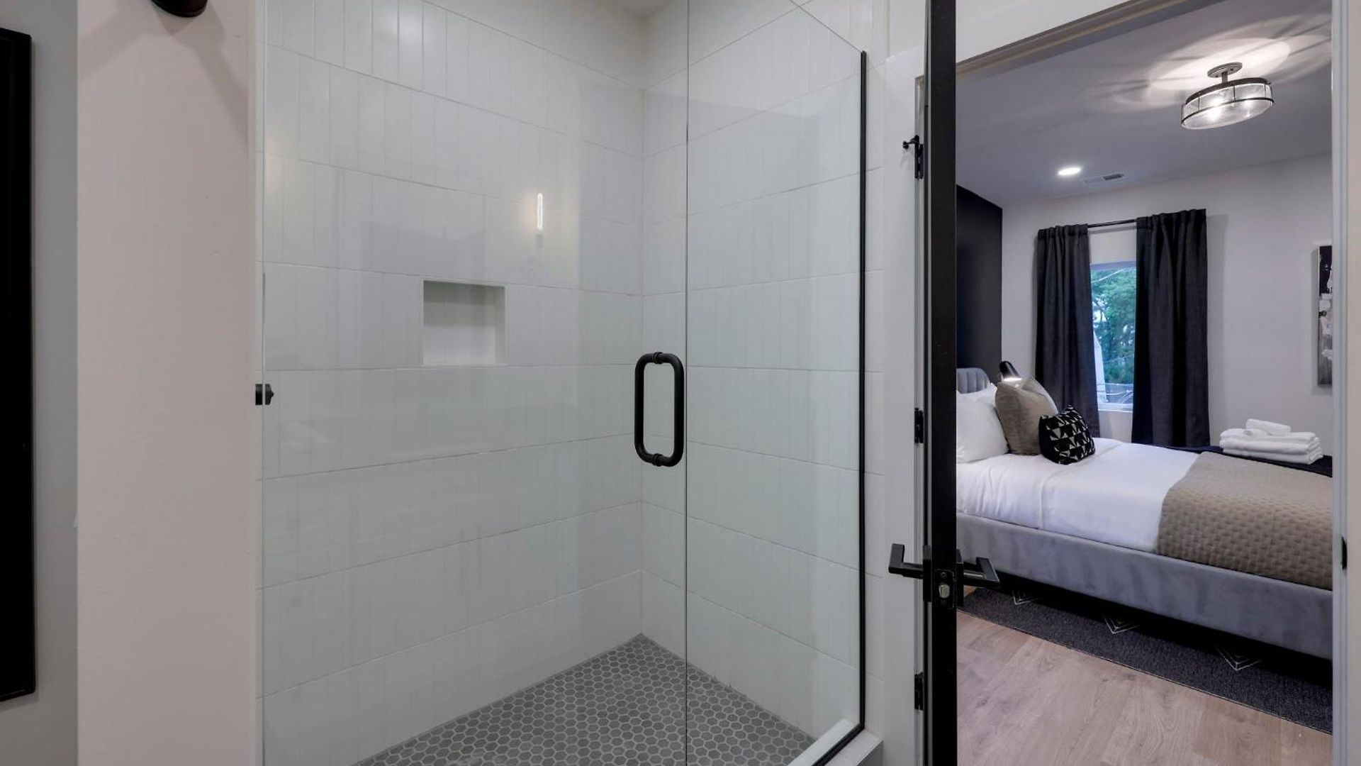 Skyline Luxury - Rooftop Deck- King Suites-garage *