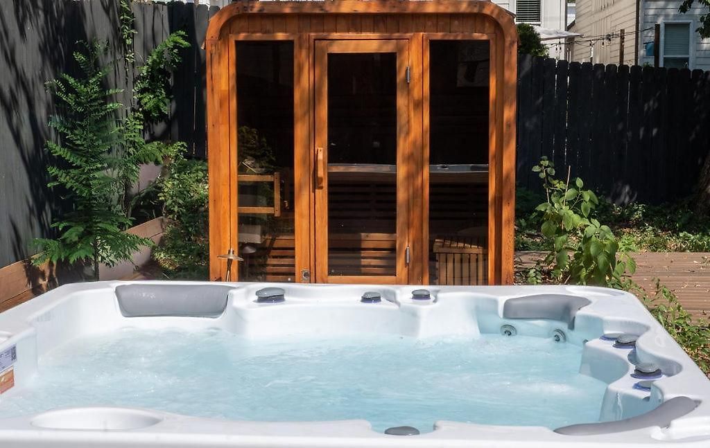 Luxury Retreat Sauna, Hot Tub And Fire Pit Holiday home