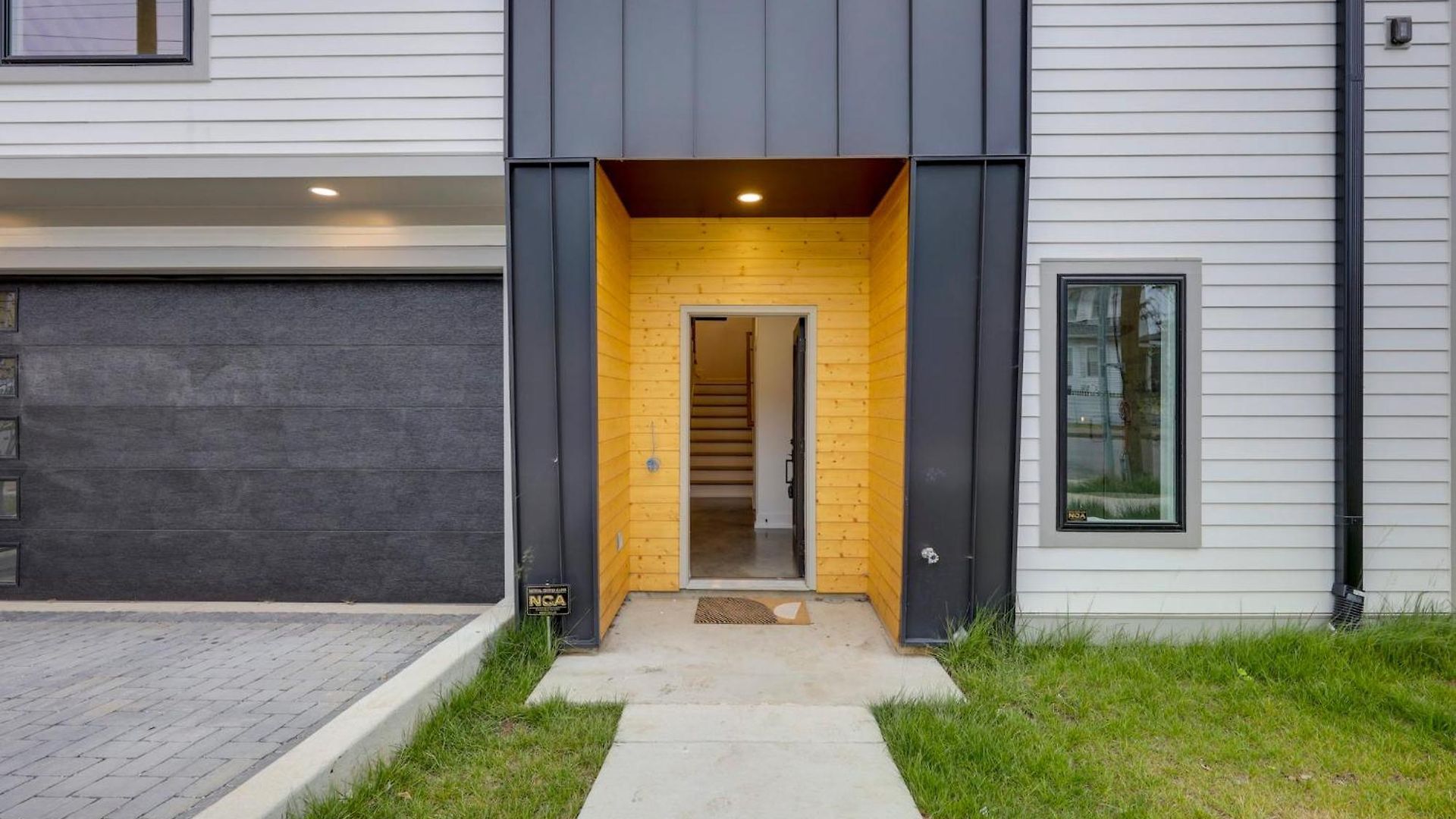 Skyline Luxury - Rooftop Deck- King Suites-garage Holiday home