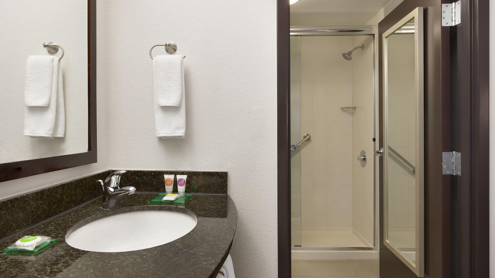 Bna Suites 3*