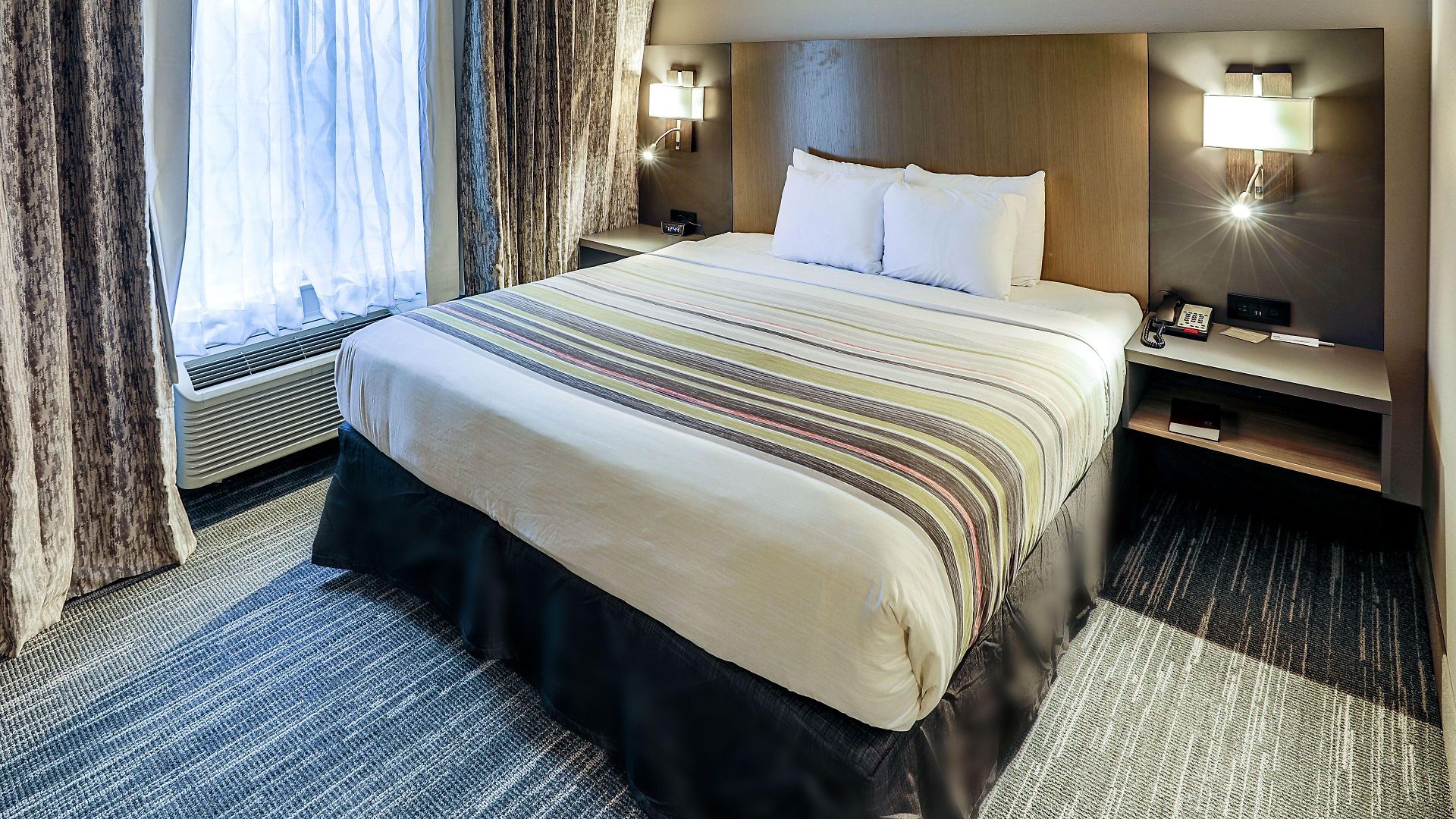 Country & By Radisson Airport Tn Hotel