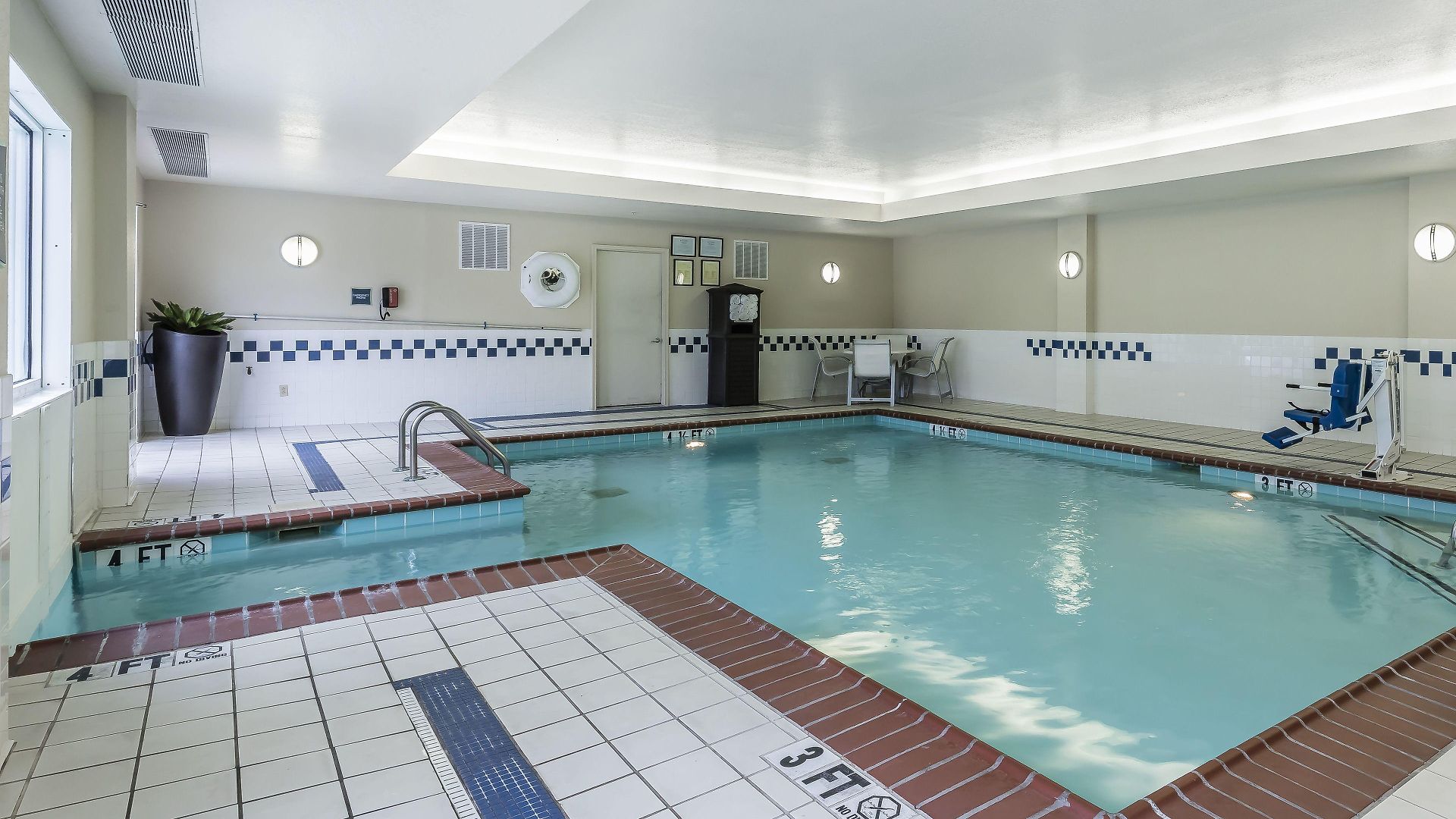 Western Airport - Bna Hotel