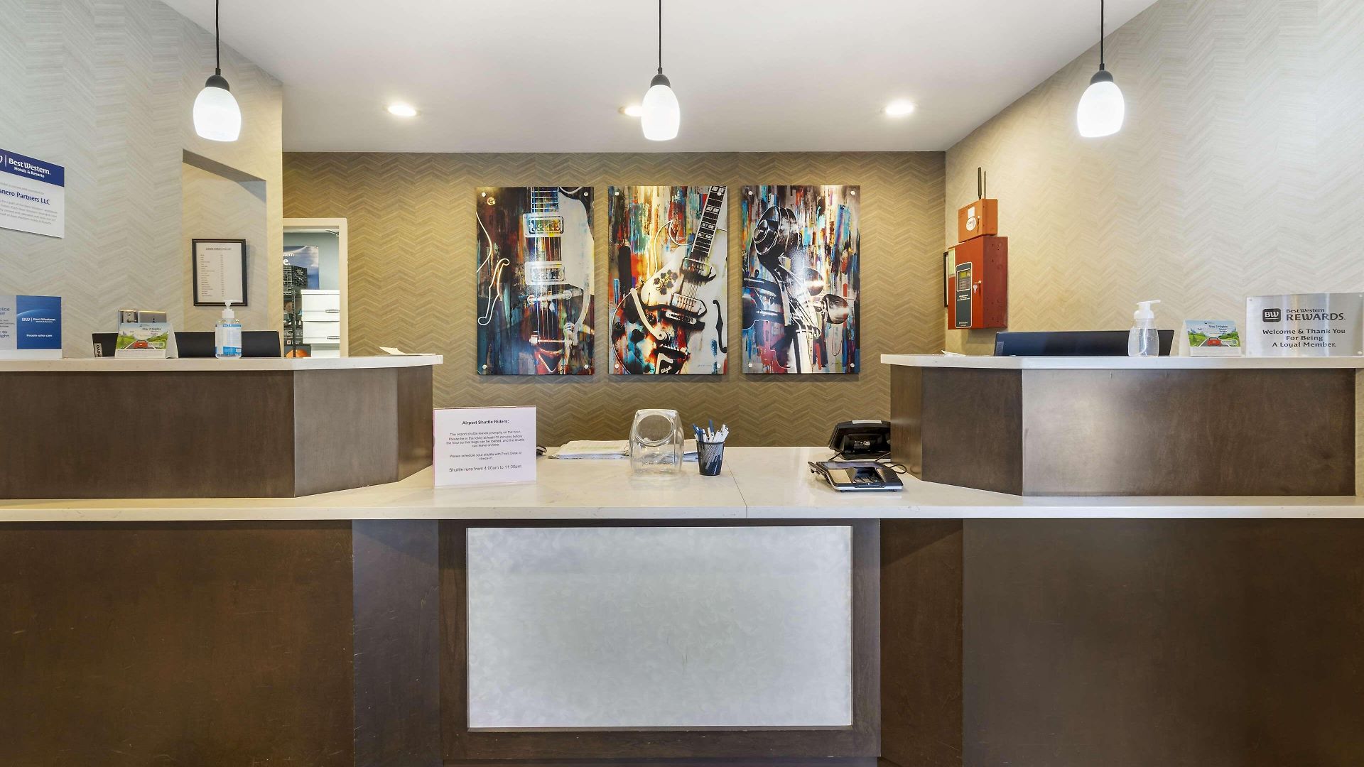 Western Airport - Bna Hotel