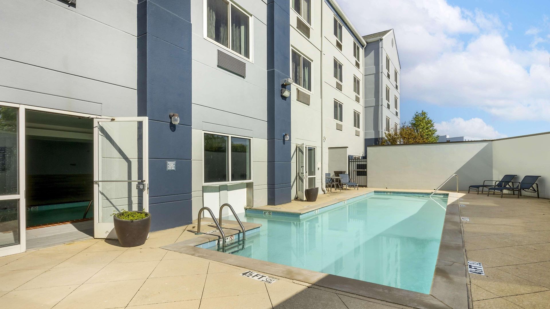 Western Airport - Bna Hotel