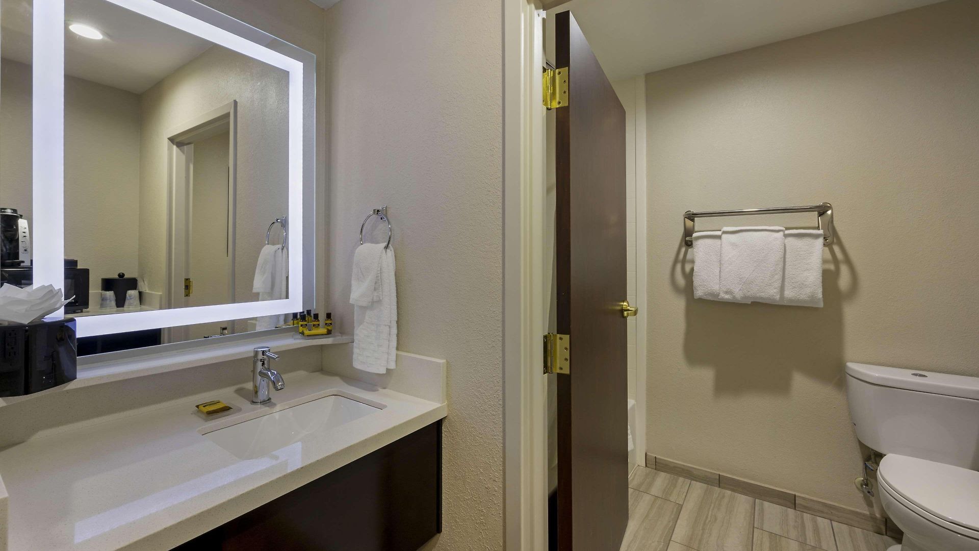 Western Airport - Bna 3*