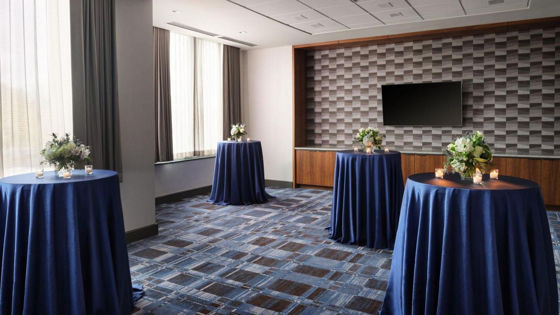 Hotel Marriott At Vanderbilt 4*