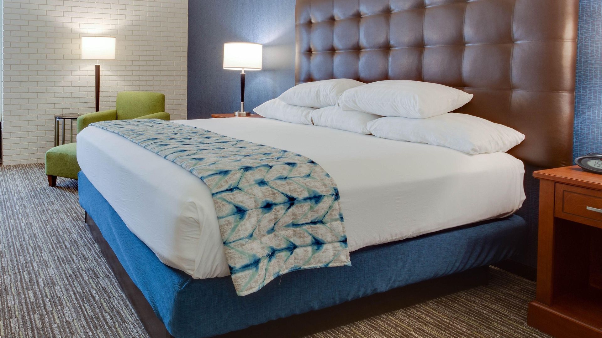 Hotel Drury & Airport 3*
