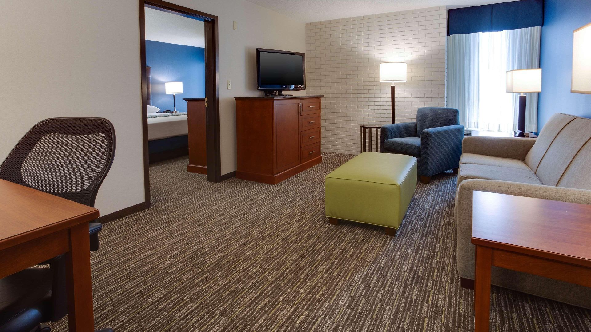 Drury & Airport Hotel 3*