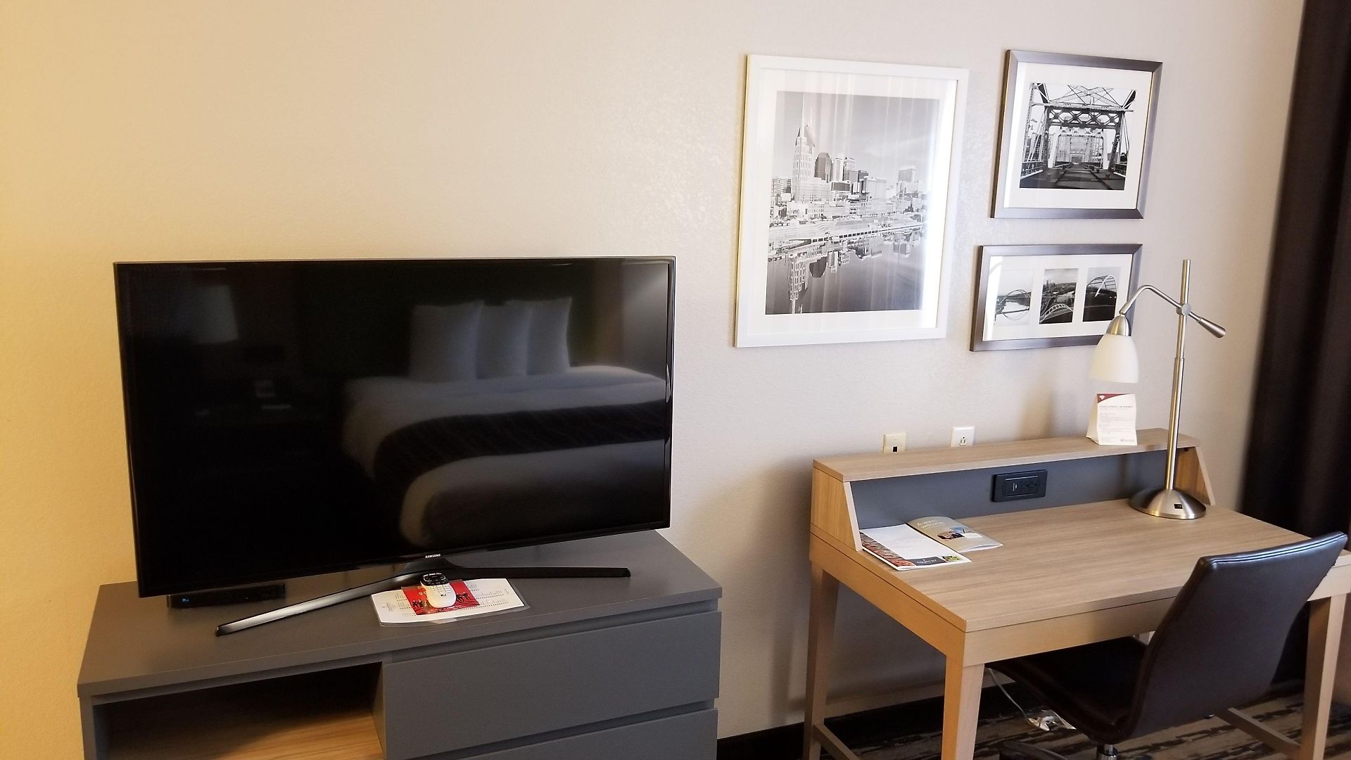 Country & By Radisson, Airport East, Tn 4*
