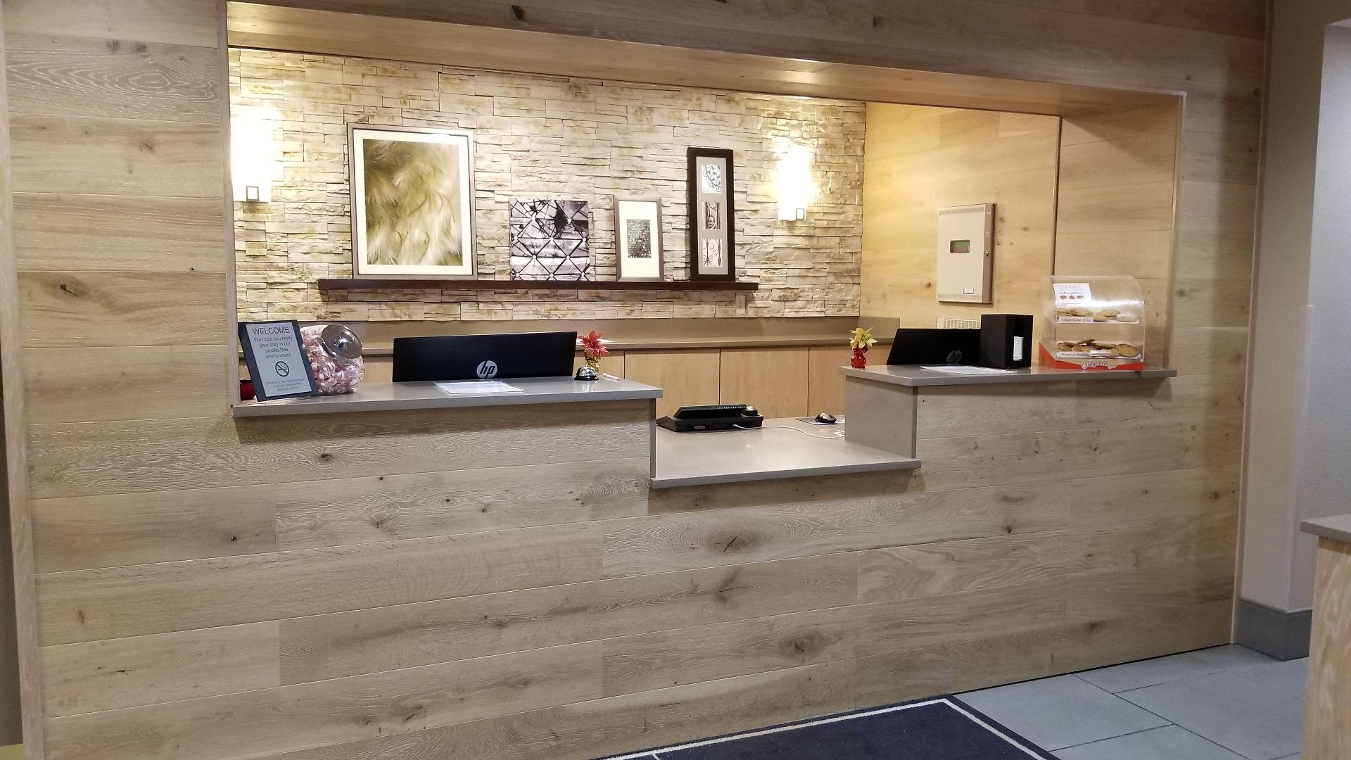 Country & By Radisson, Airport East, Tn