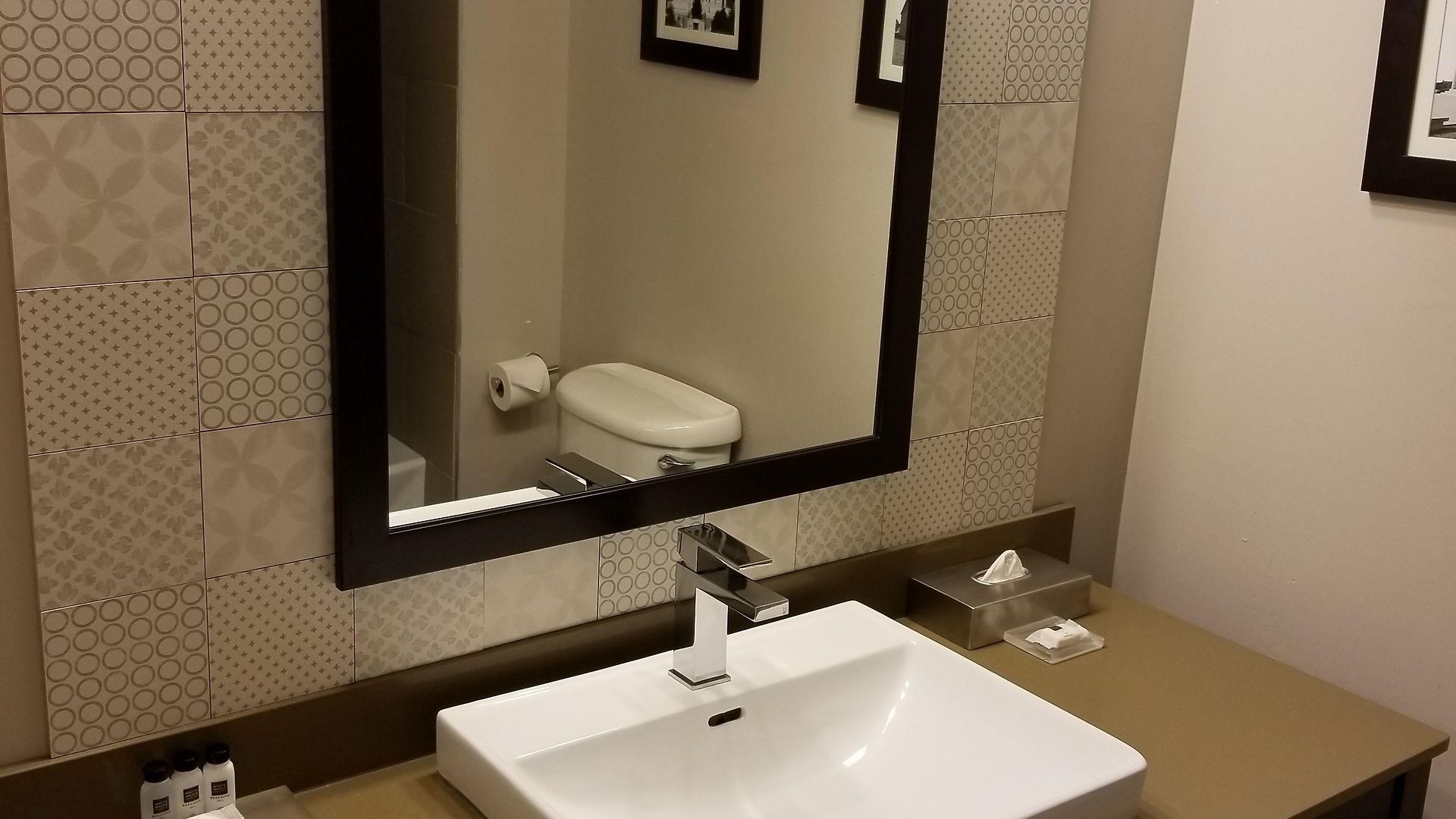 Hotel Country & By Radisson, Airport East, Tn