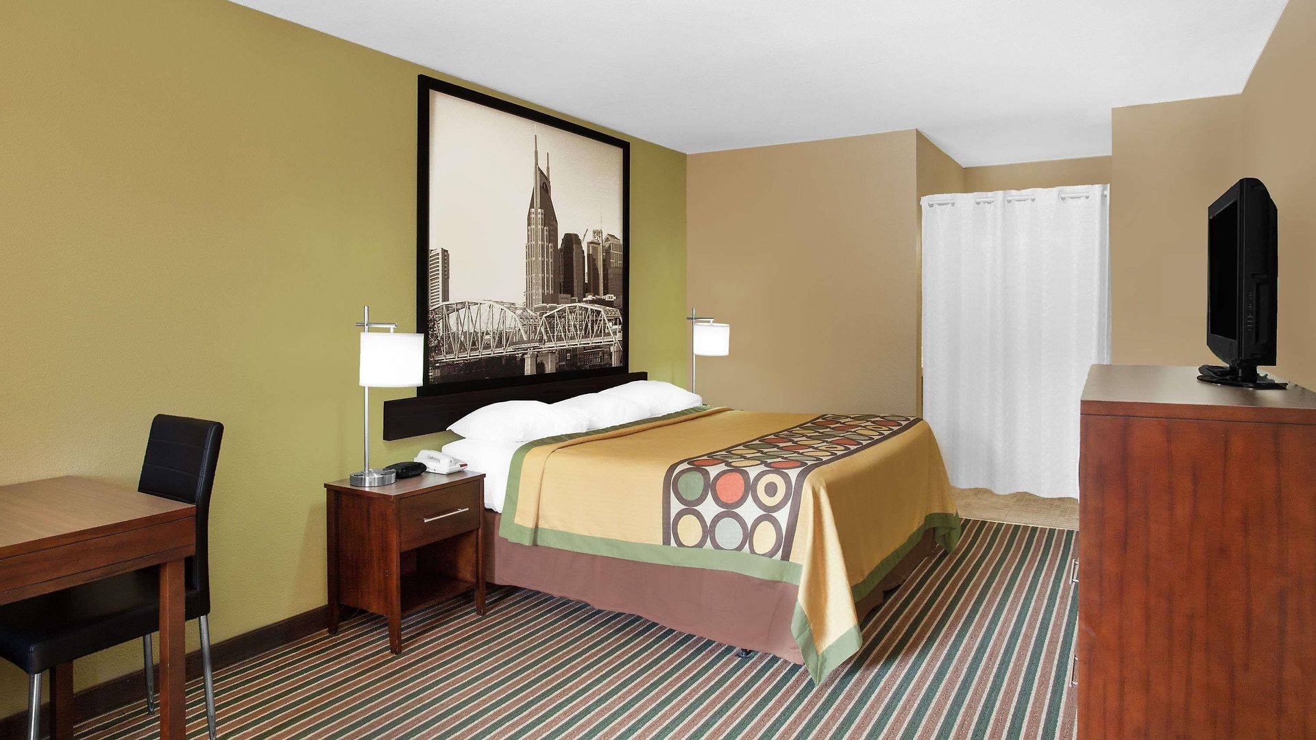 Hotel Super 8 By Wyndham West 2*