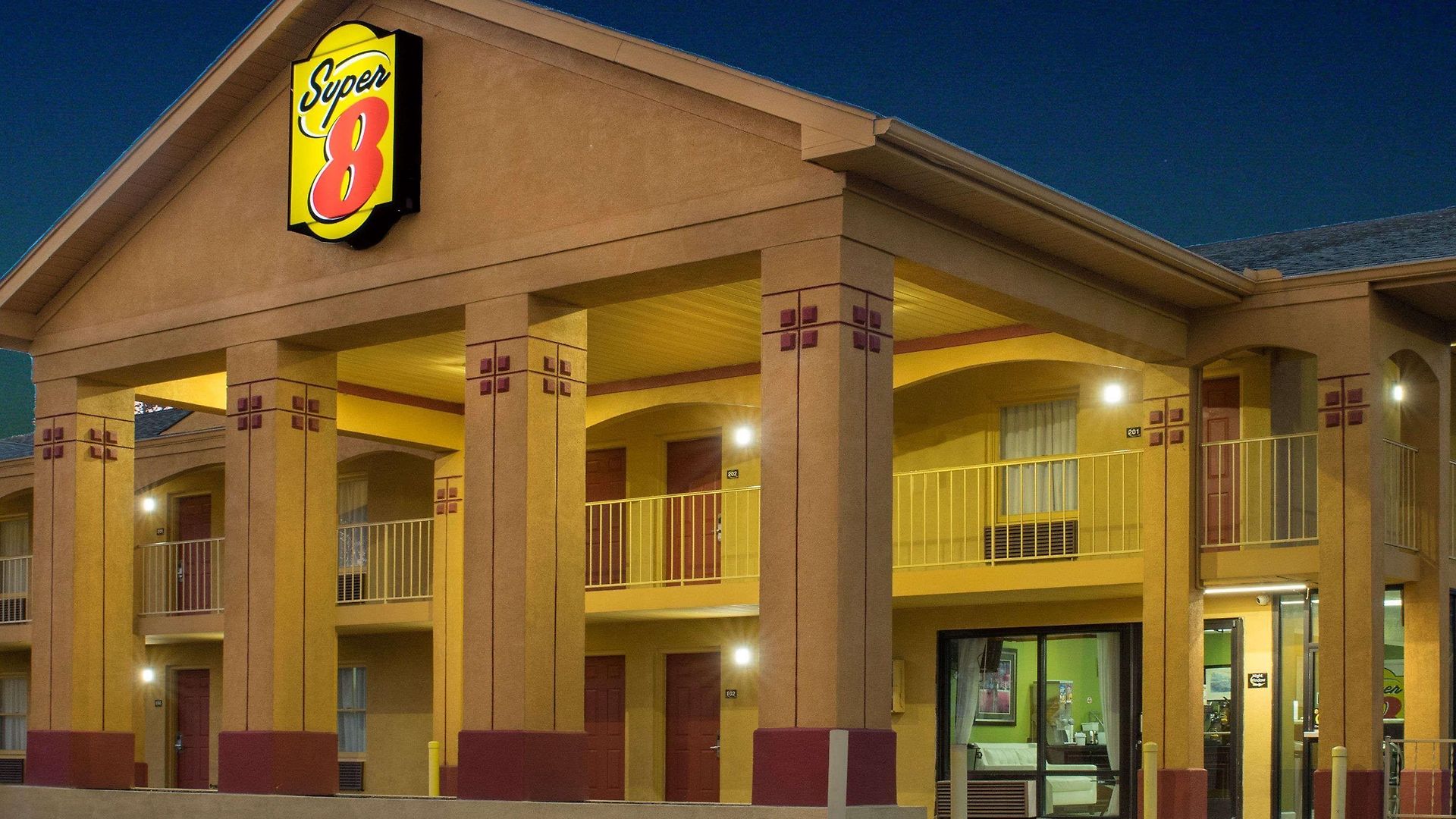 Hotel Super 8 By Wyndham West 2*