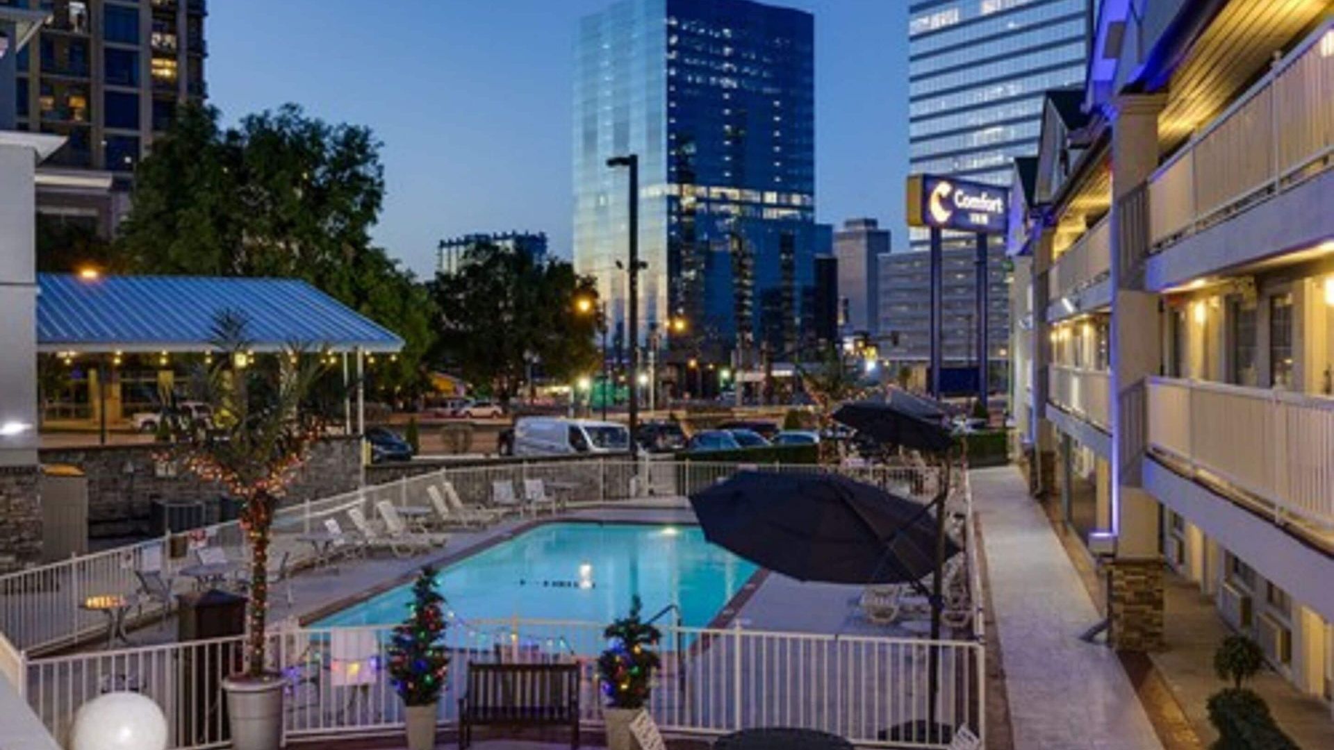 Comfort Downtown - Music Center 4*