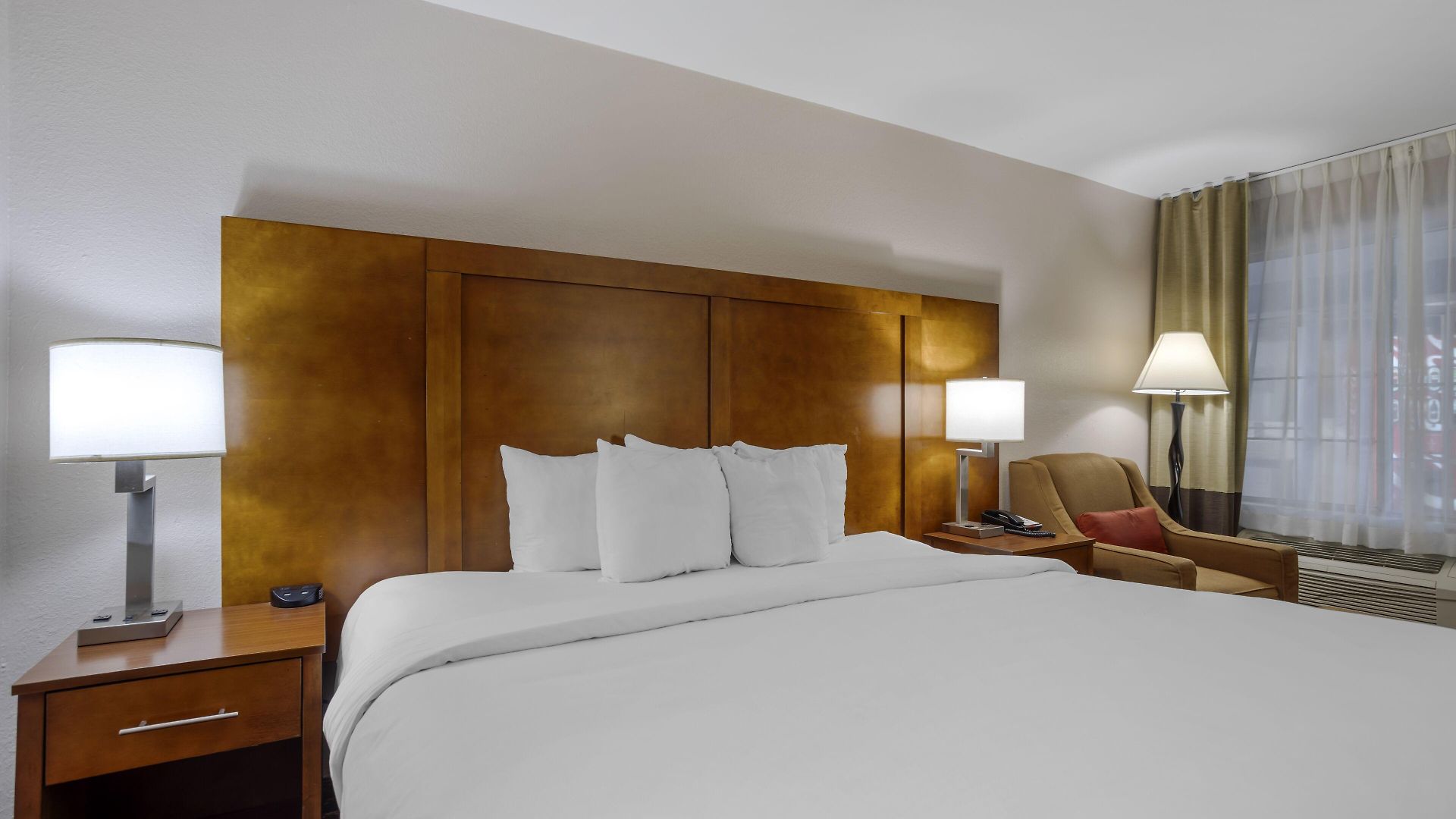 Comfort Downtown - Music Center Inn 4*