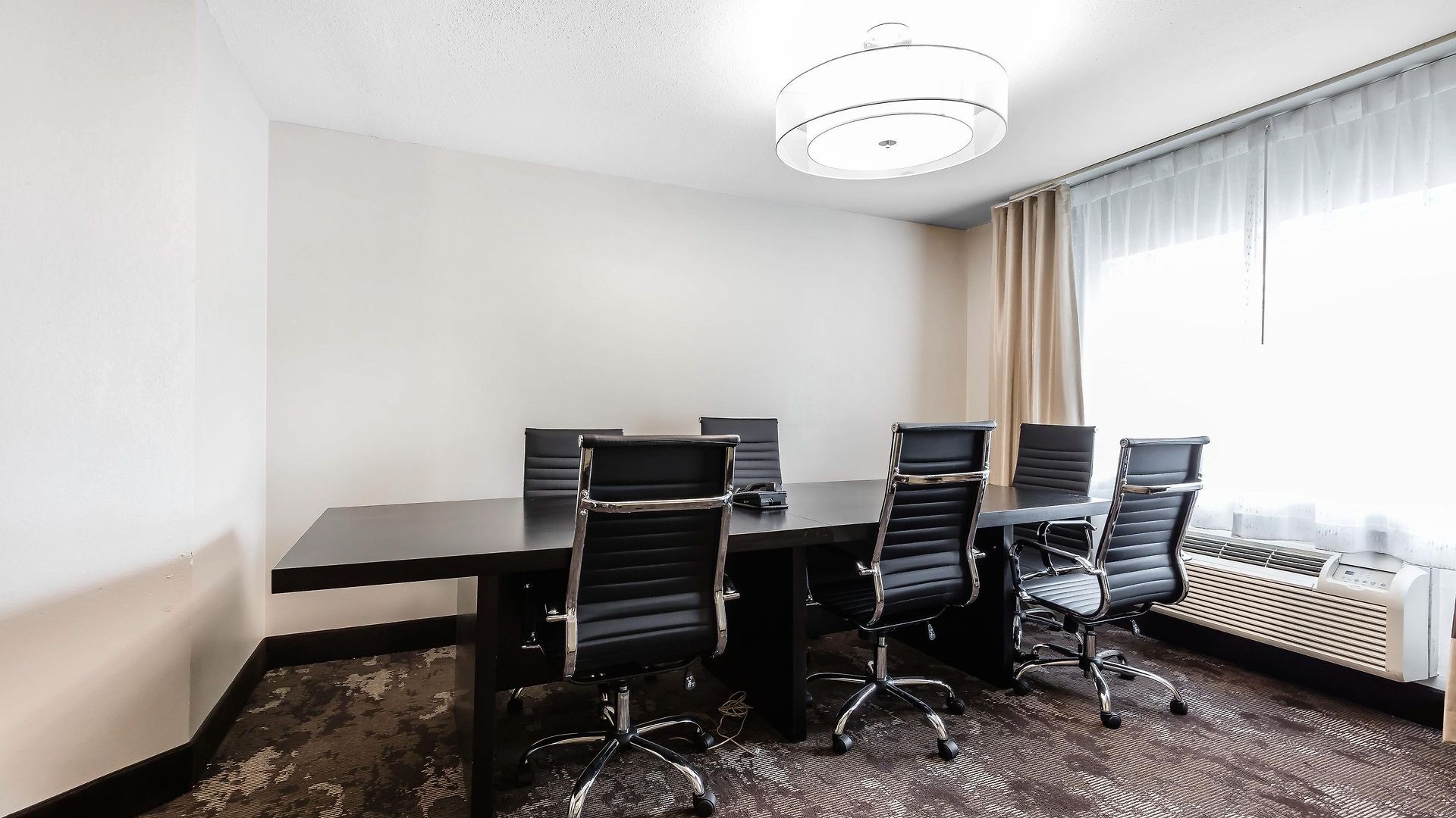 Comfort & Near Tanger Outlets I-24 Antioch Hotel 4*