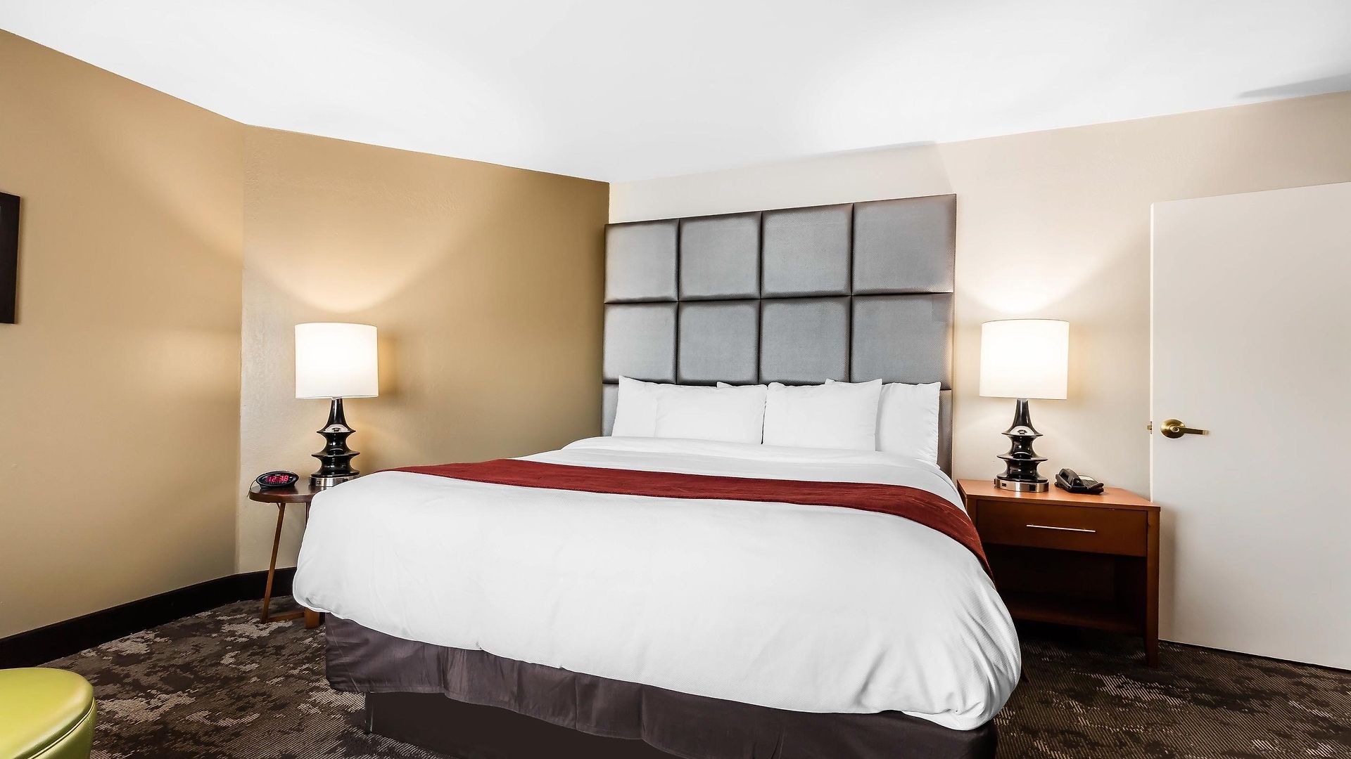 Comfort & Near Tanger Outlets I-24 Antioch Hotel 4*