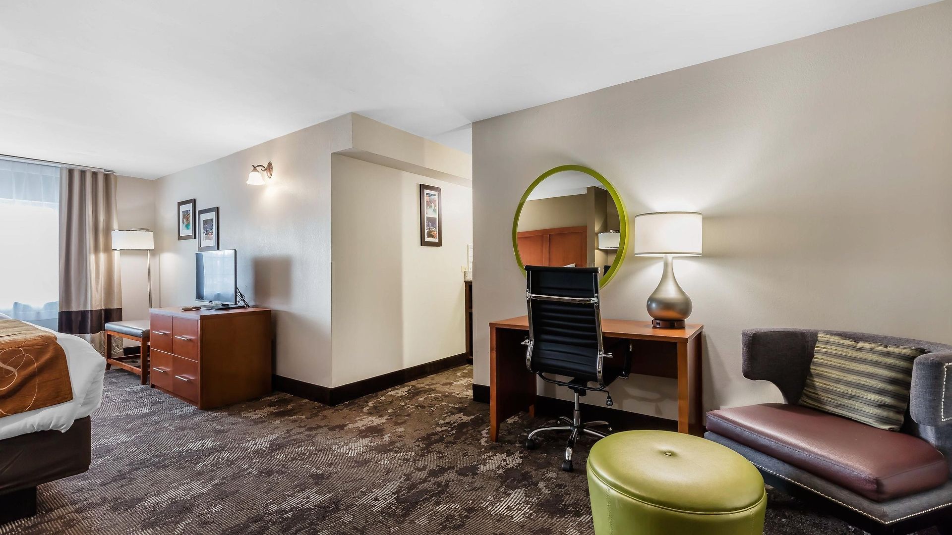 Comfort & Near Tanger Outlets I-24 Antioch Hotel 4*