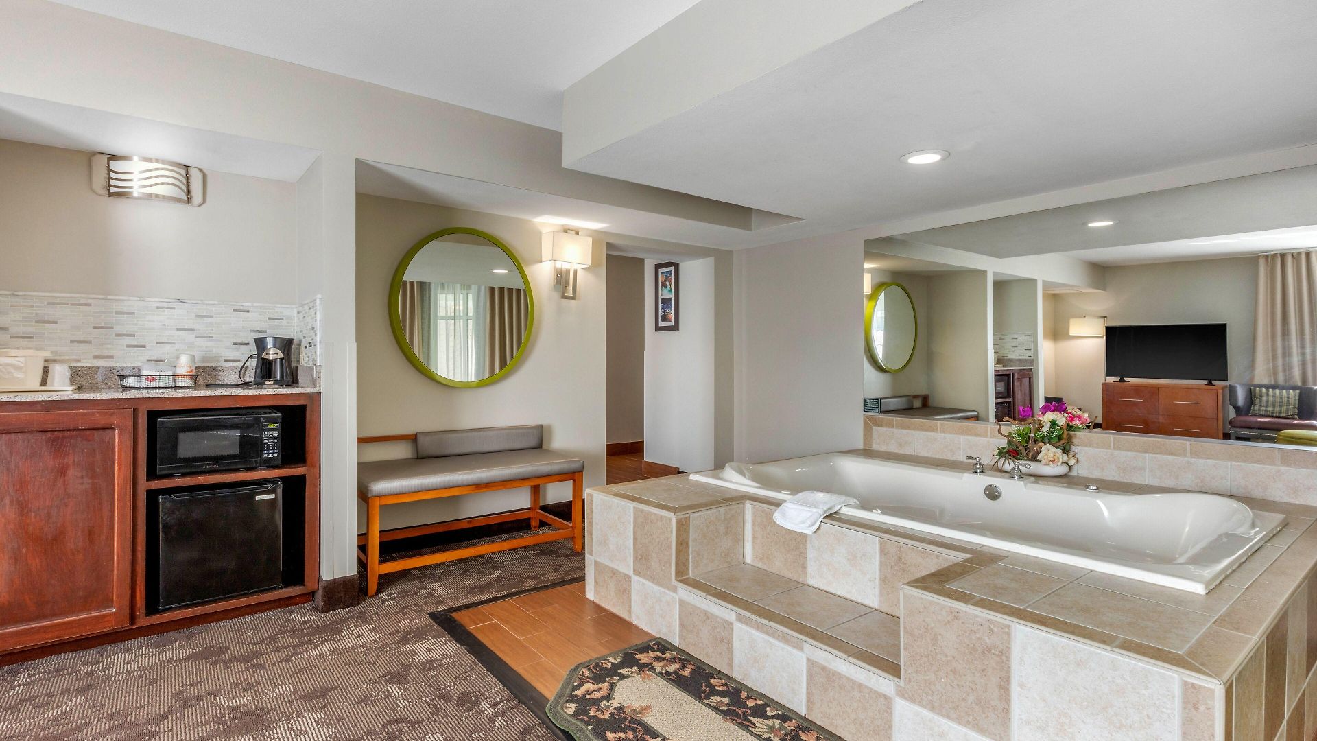 Comfort & Near Tanger Outlets I-24 Antioch Hotel