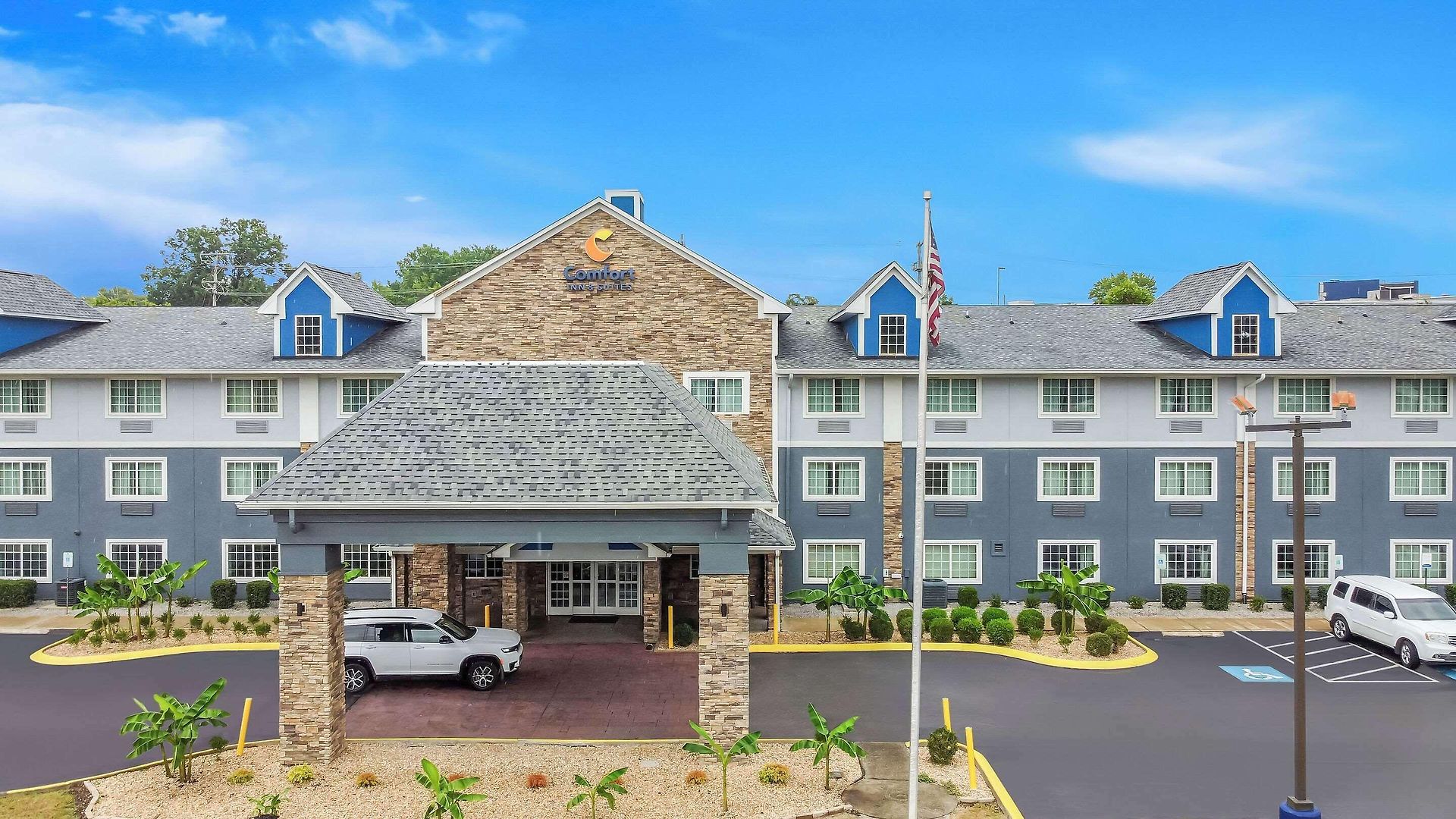 Comfort & Near Tanger Outlets I-24 Antioch Hotel 4*