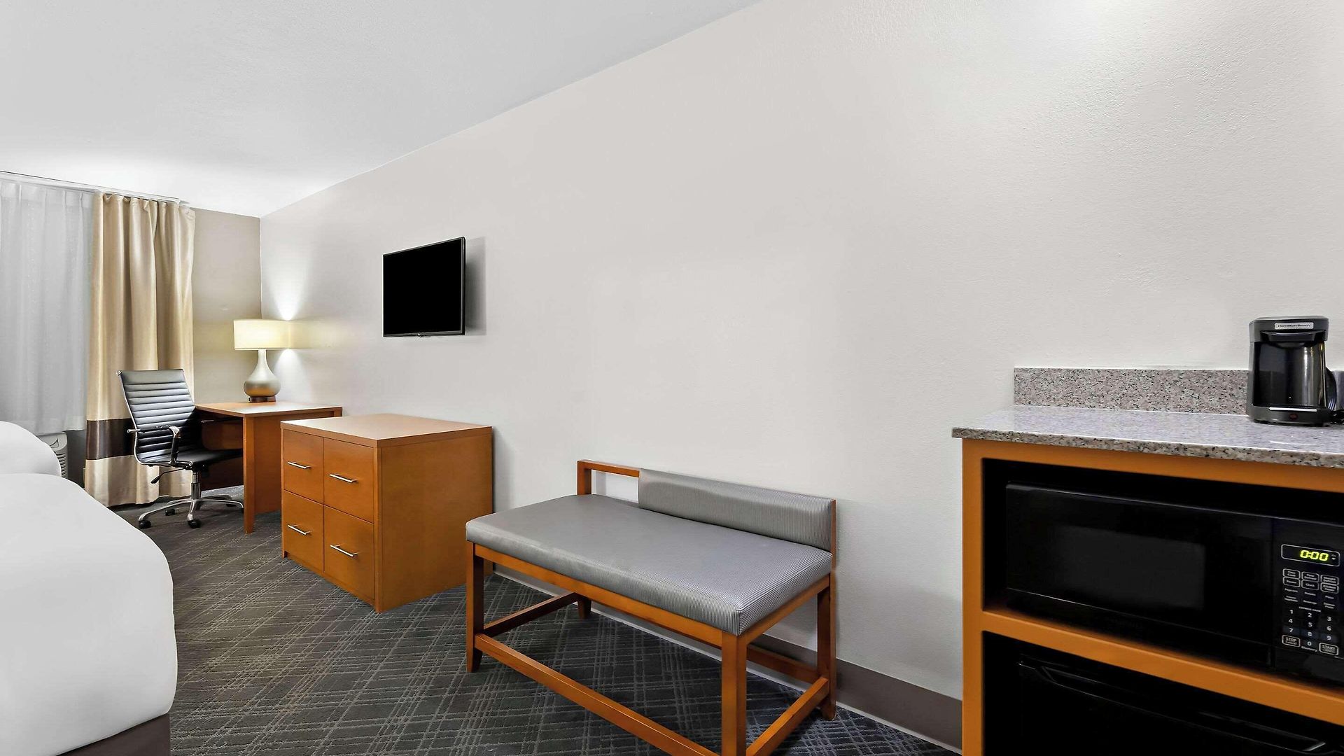 Comfort & Near Tanger Outlets I-24 Antioch Nashville