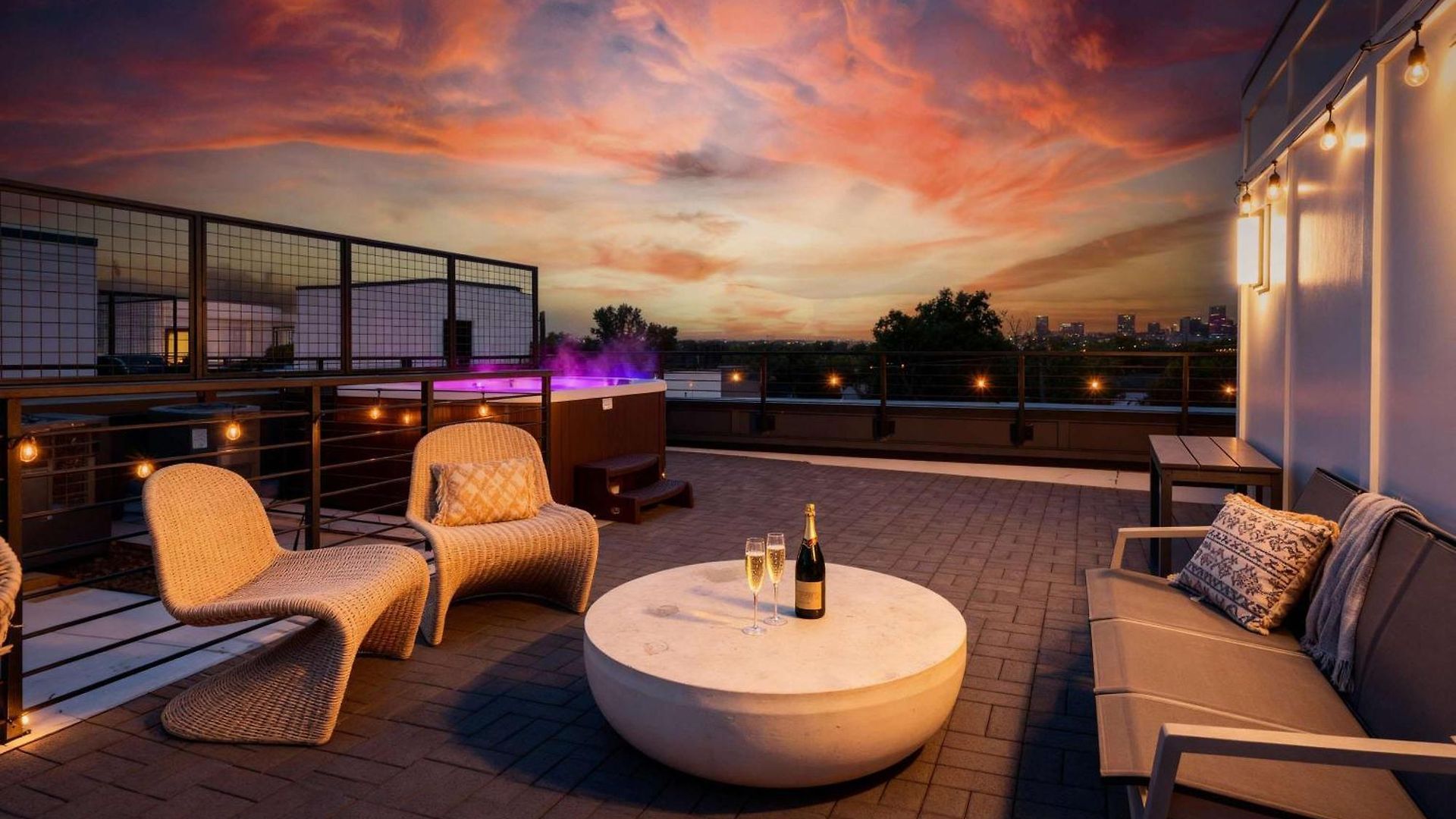 Holiday home Escape With Skyline Deck And Hot Tub *
