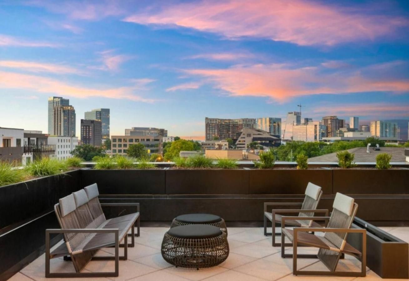 Pool Rooftop Deck View Gym And Gated Garage *