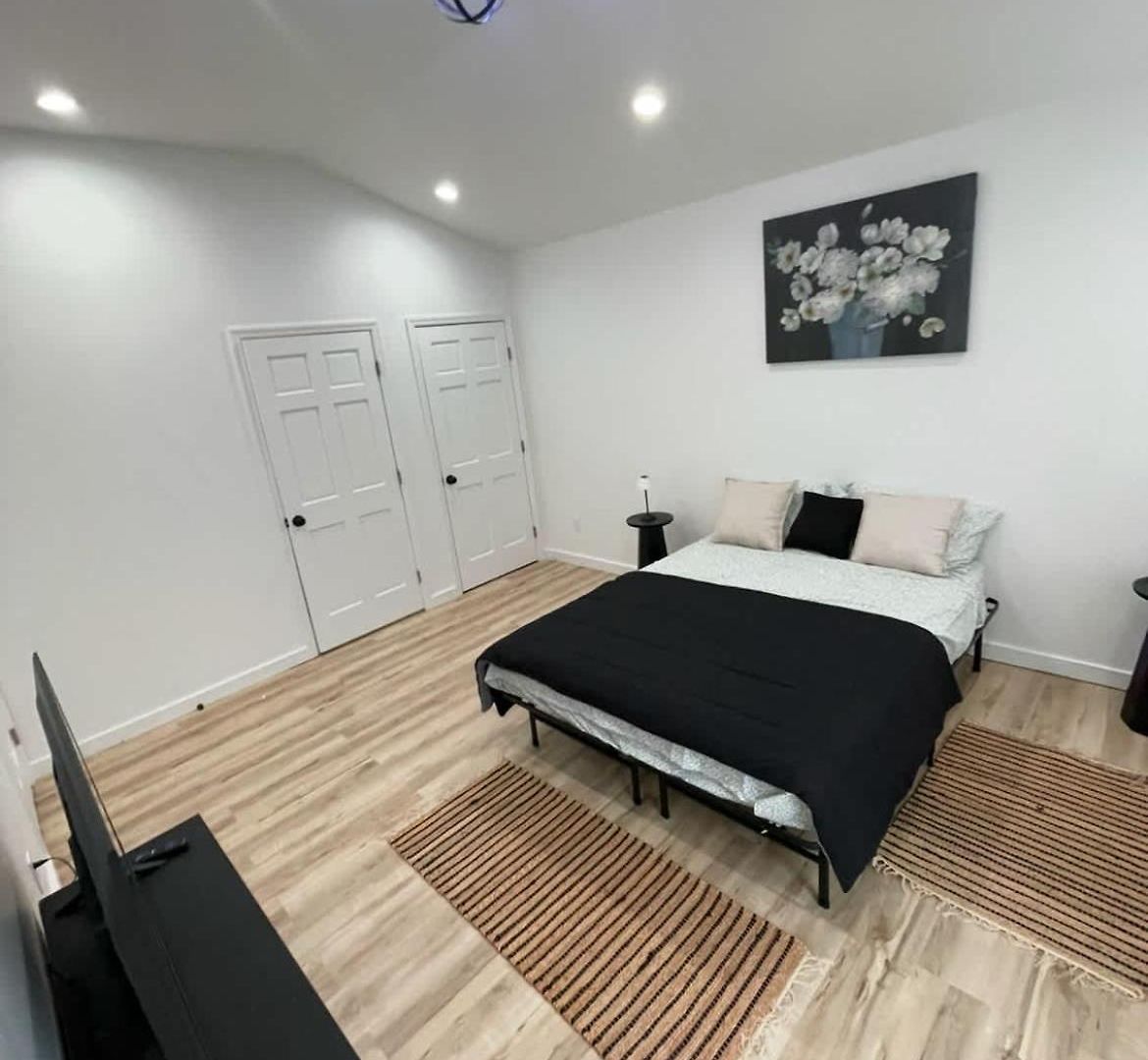 Spacious Duplex In Prime Location