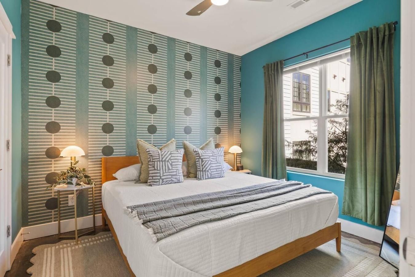 Walk To Vanderbilt And Belmont With Garage And Rooftop Deck