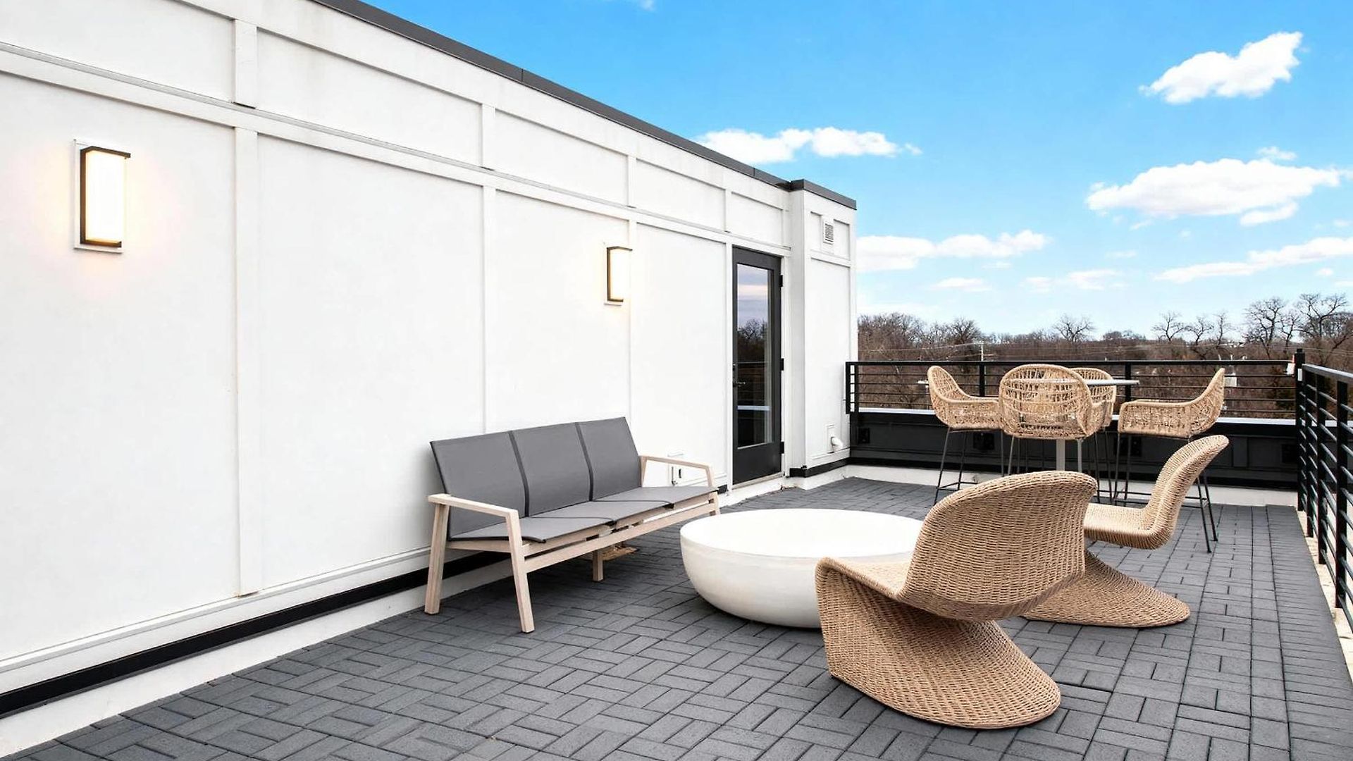 Escape With Skyline Deck And Hot Tub