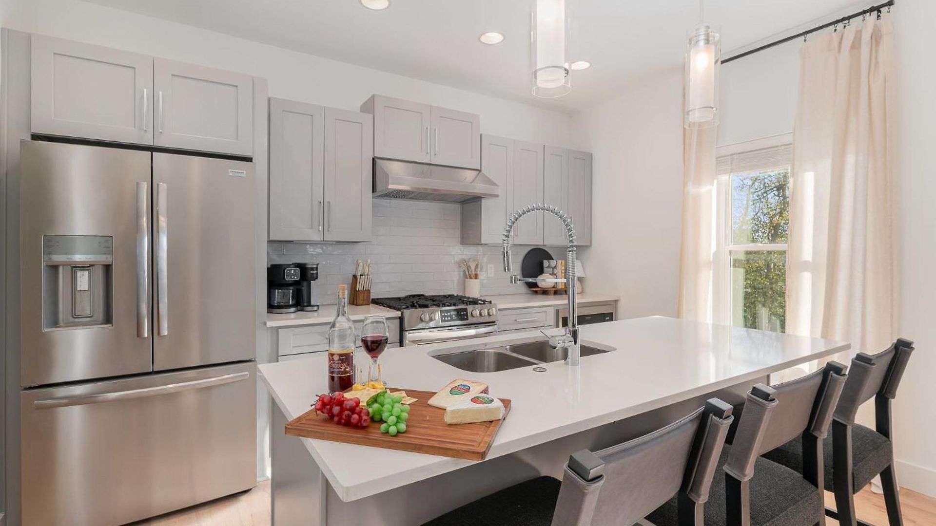 - 405 Marshall St #3 *