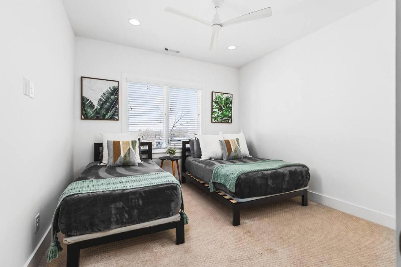 Two Neighboring Homes Sleeps 24 Walk To 12 South