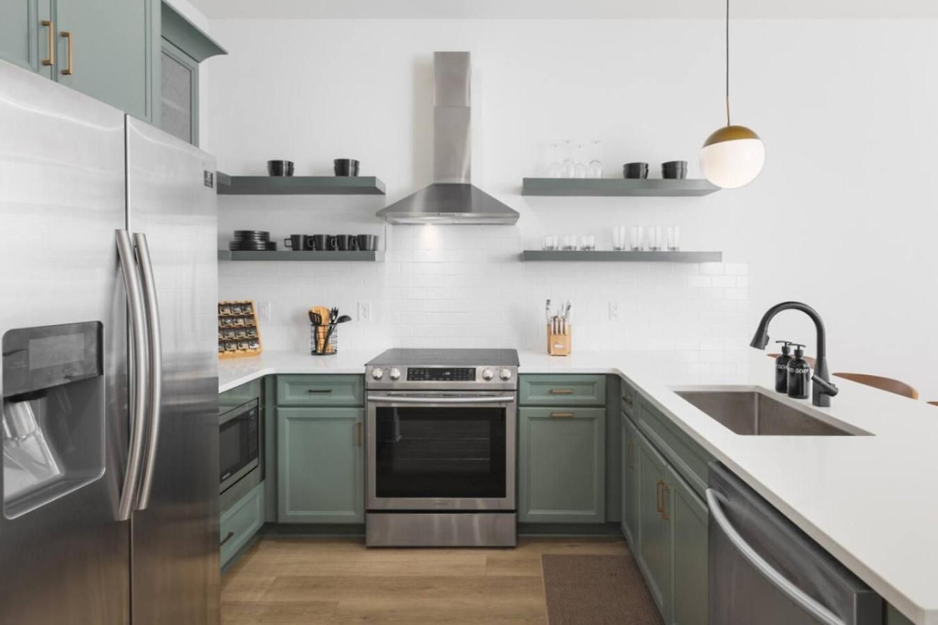 Sleeps 32 Only 10 Minutes To Broadway 4 Side By Side