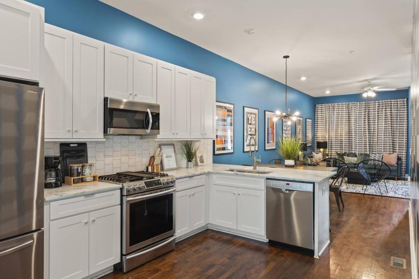 Walk To Vanderbilt And Belmont With Garage And Rooftop Deck Holiday home Nashville