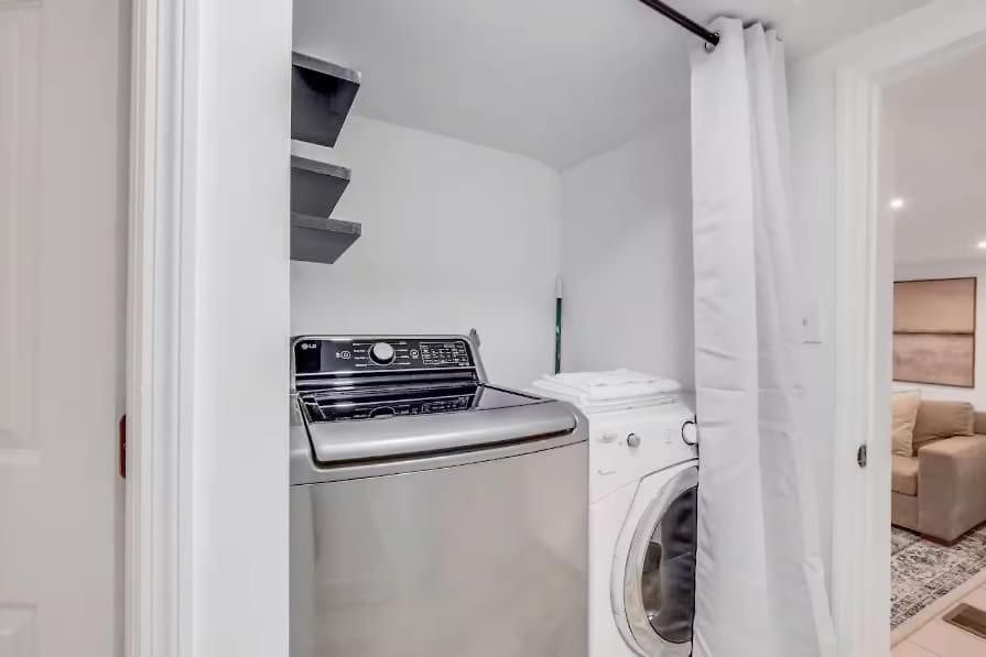 Spacious Duplex In Prime Location