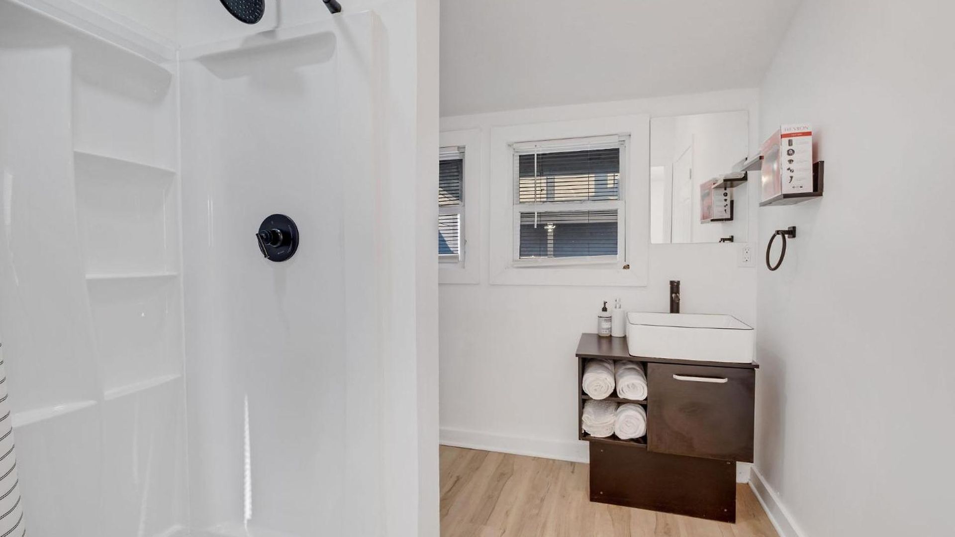 Stylish Getaway With Free Parking Holiday home *