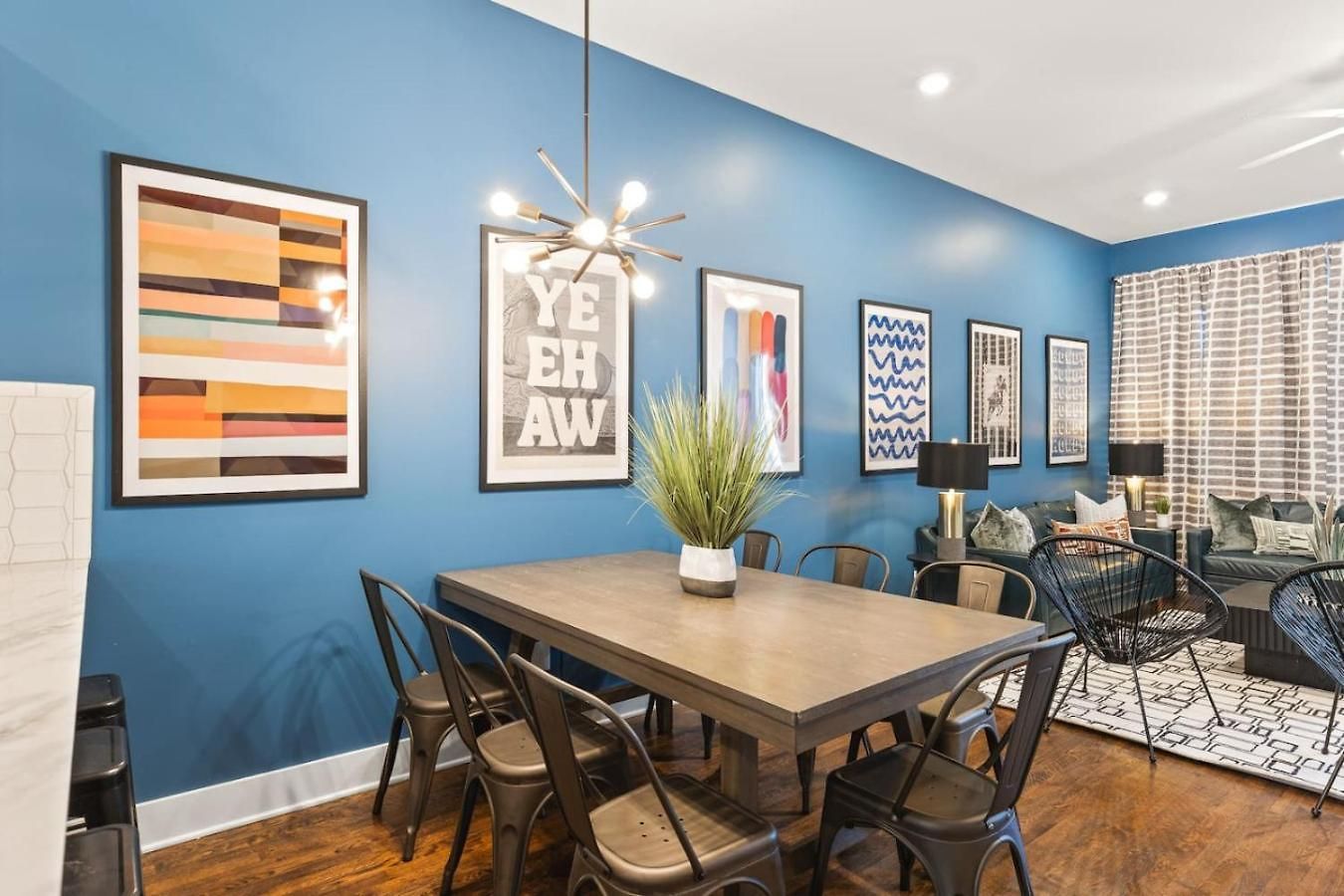 Walk To Vanderbilt And Belmont With Garage And Rooftop Deck Holiday home