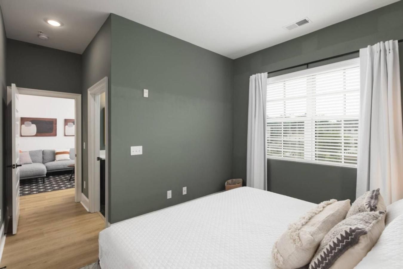 Sleeps 32 Only 10 Minutes To Broadway 4 Side By Side