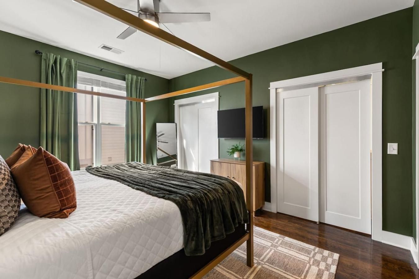 Holiday home Private Rooftop Near Vanderbilt Only 2 Miles From Downtown *