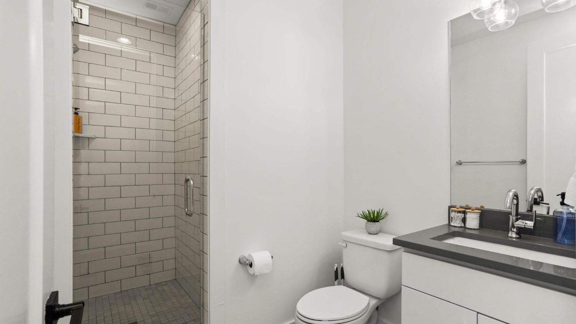 2 Adjacent Gem Great For Big Groups 8th Ave S *