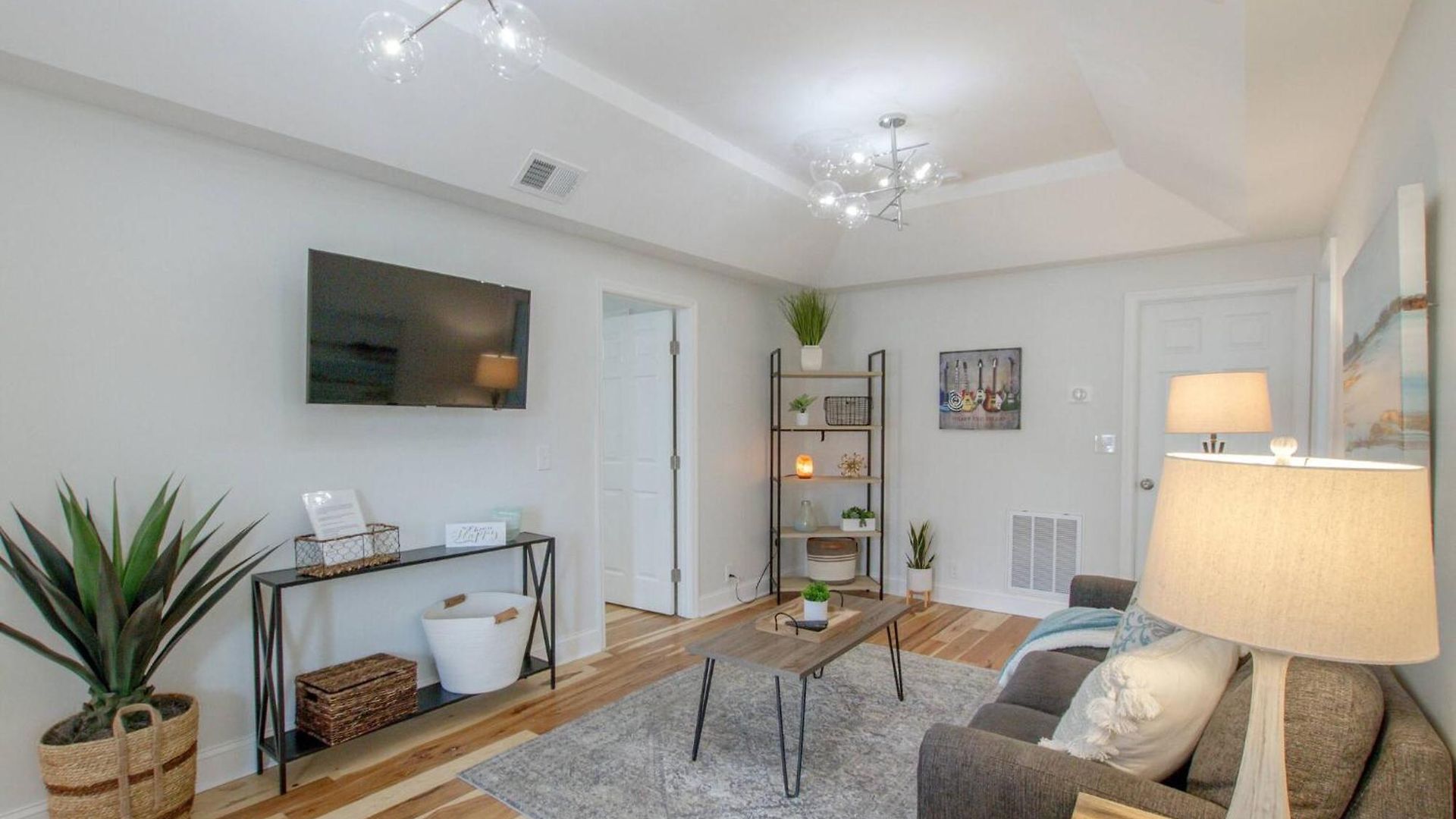Holiday home The Grant | 9 Mins To Downtown, Vandy On Foot *